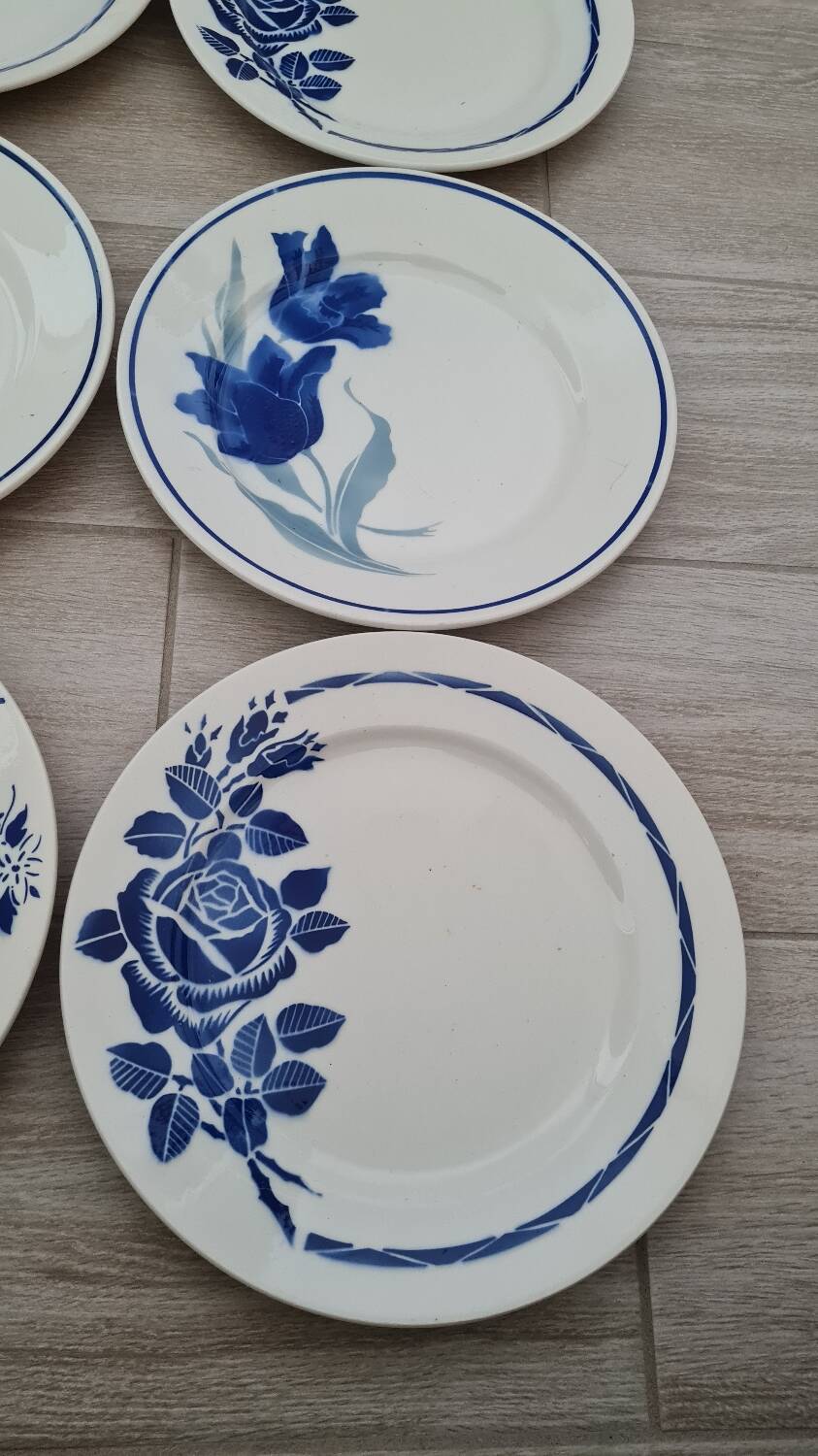 6 Blue plates