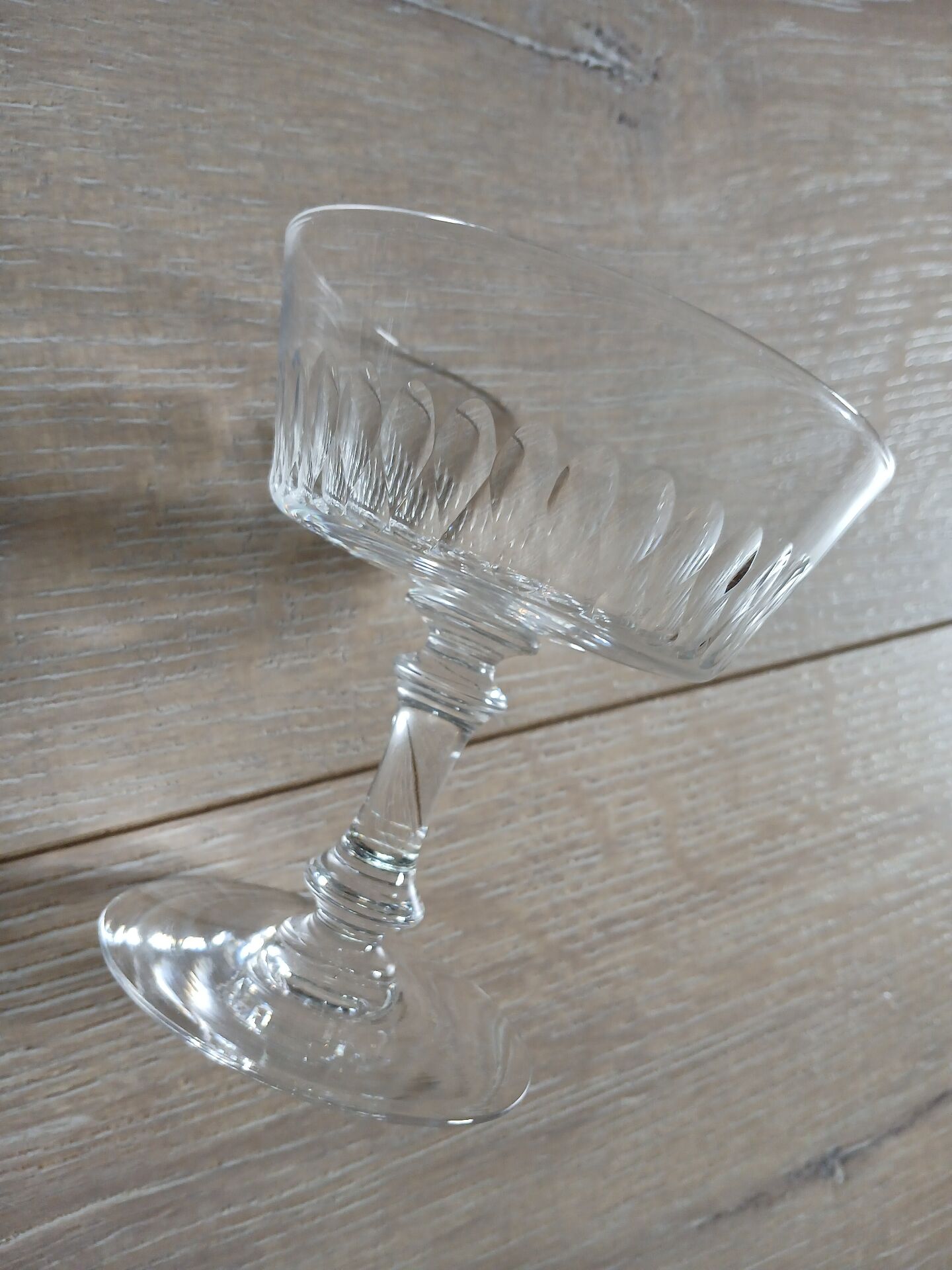 6 coupes à champagne anciennes en cristal