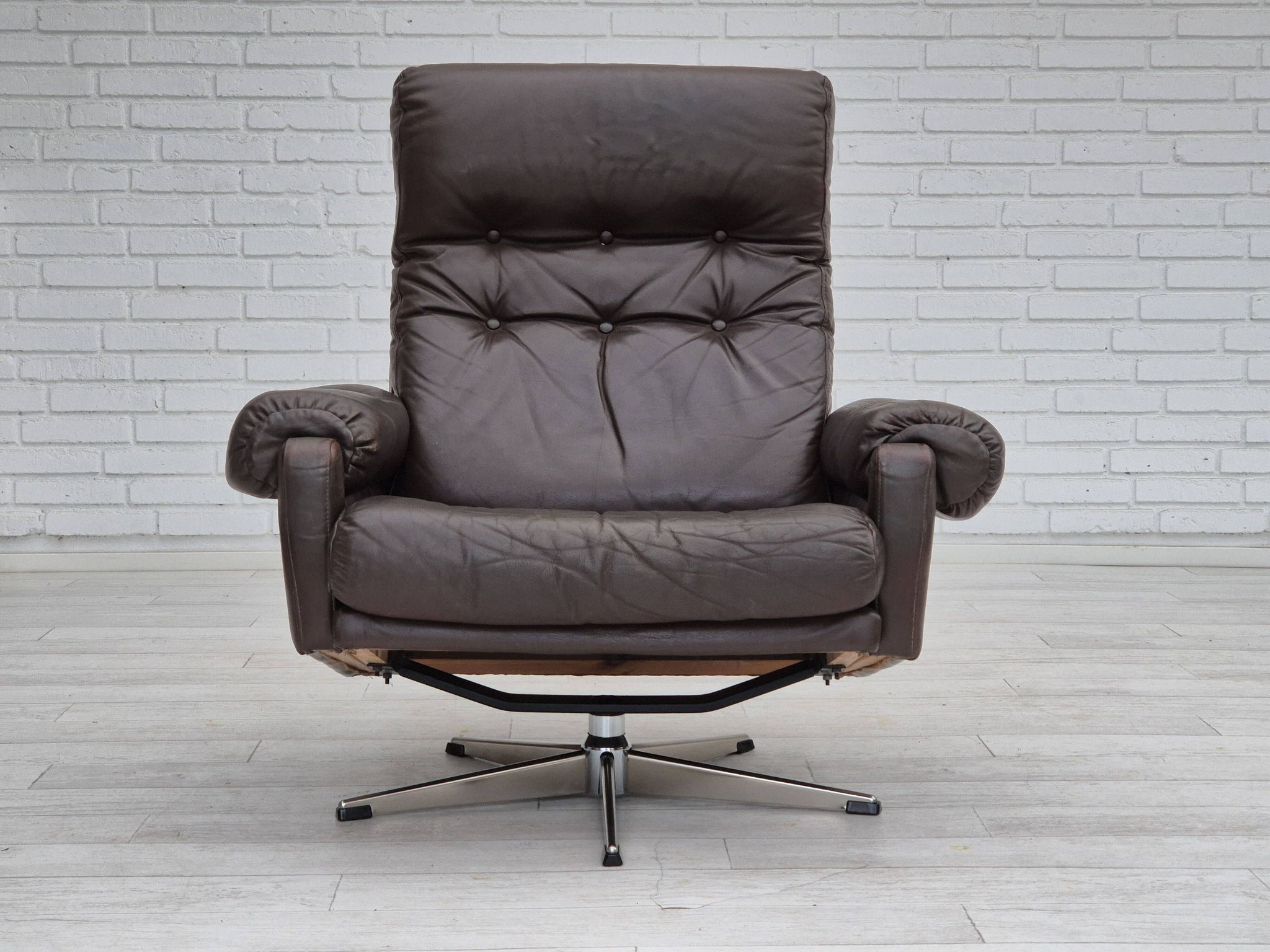 1970s, Danish swivel chair, original condition, brown furniture leather.