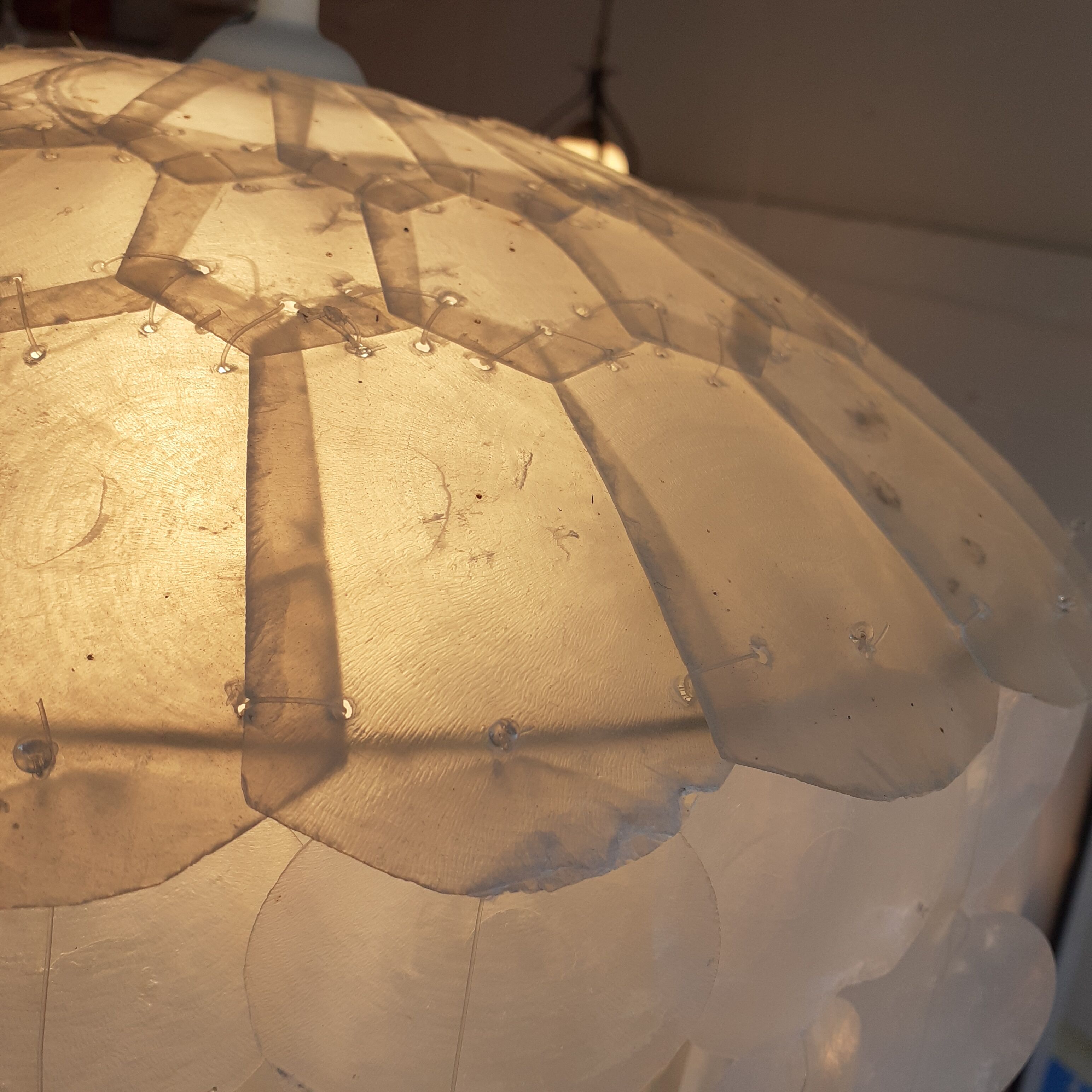 "Jellyfish" hanging lamp in mother-of-pearl pellets