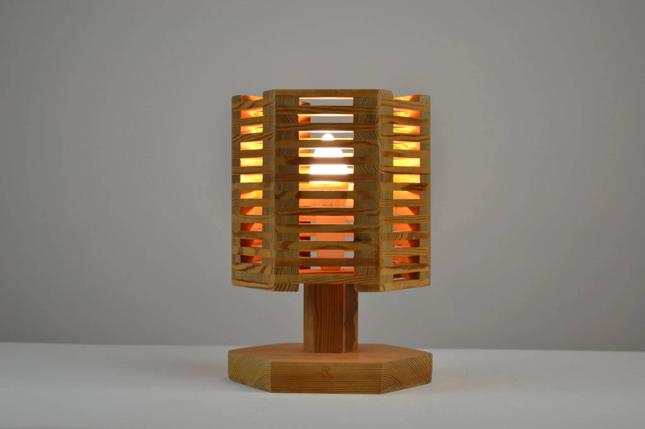 Pine table lamp by Pelle Snickare, Sweden, 1970s