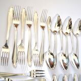 DEETJEN 30-piece modernist cutlery set with scalloped edges