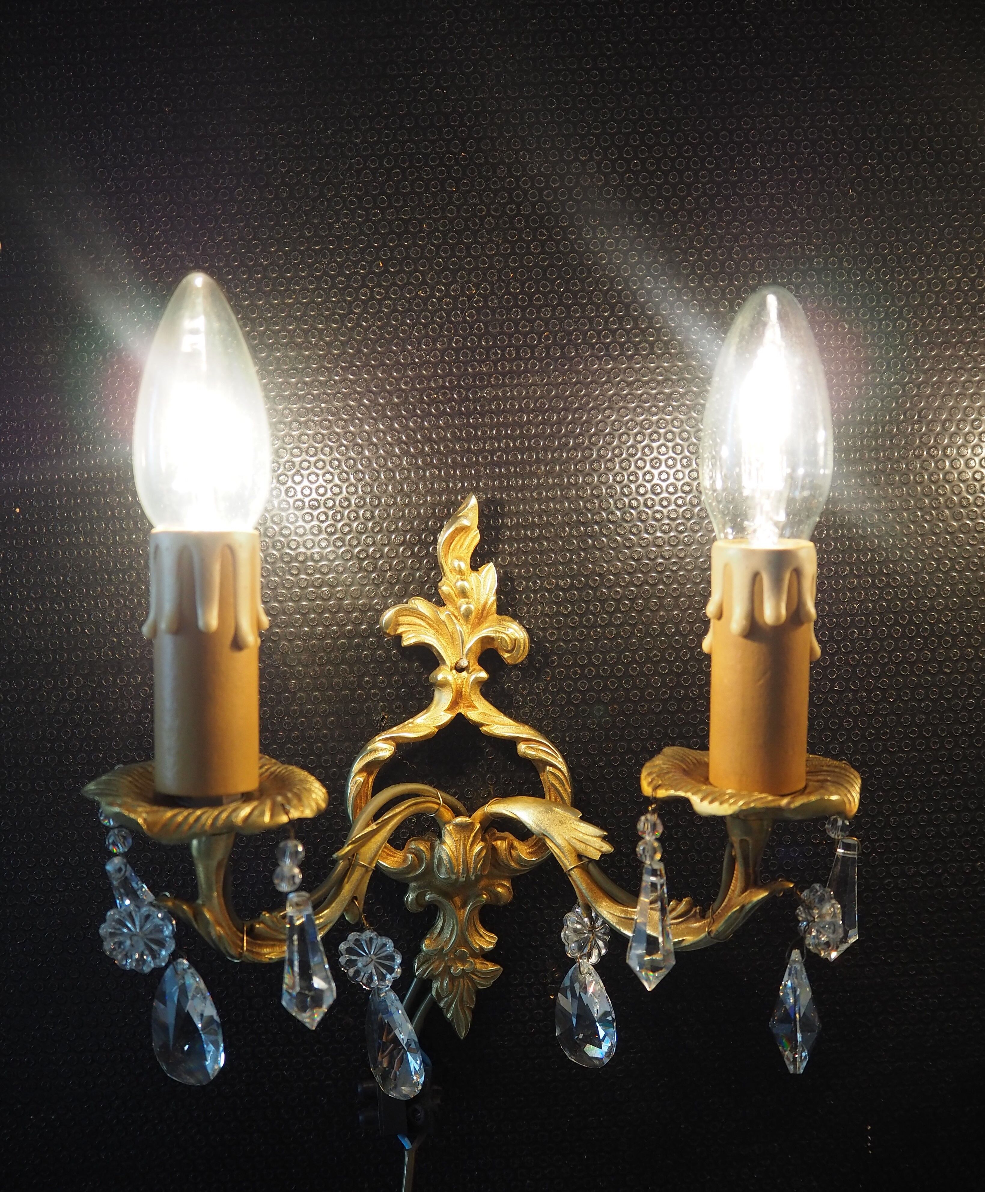 Pair of gilded bronze sconces and crystal pendants