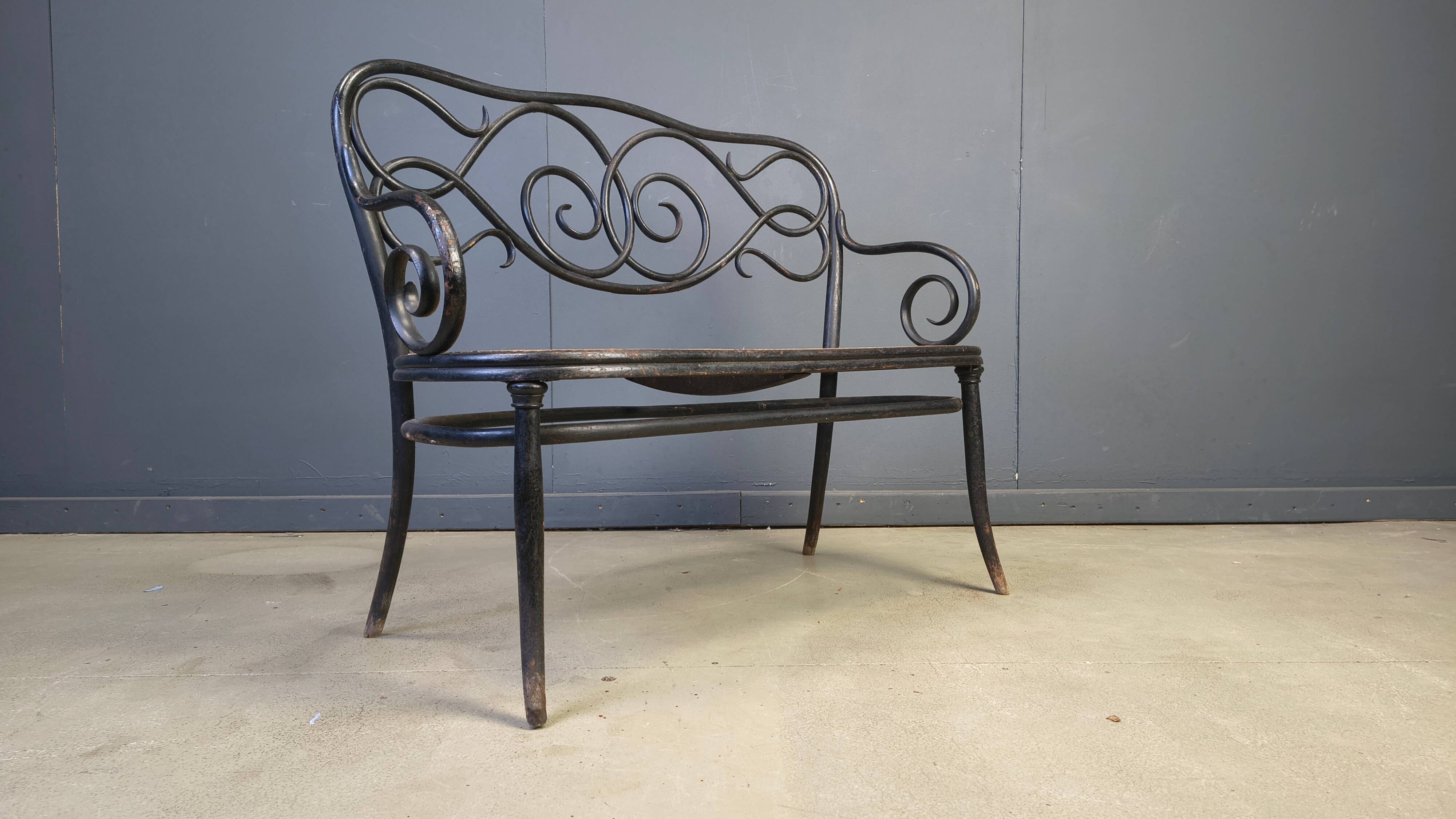 Art nouveau settee no. 2 in bent wood and cane by Thonet Brothers, Austria 1900s