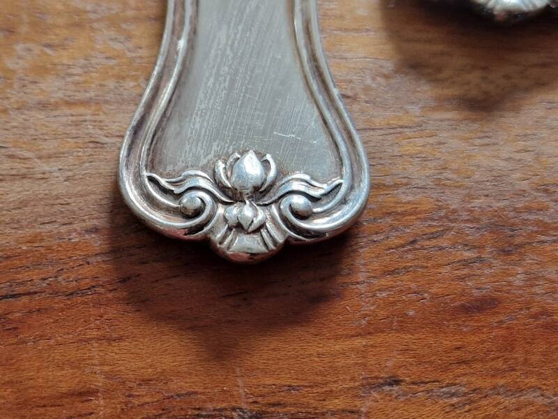 Christofle - Set of 7 dessert forks in the violoné palmette pattern.