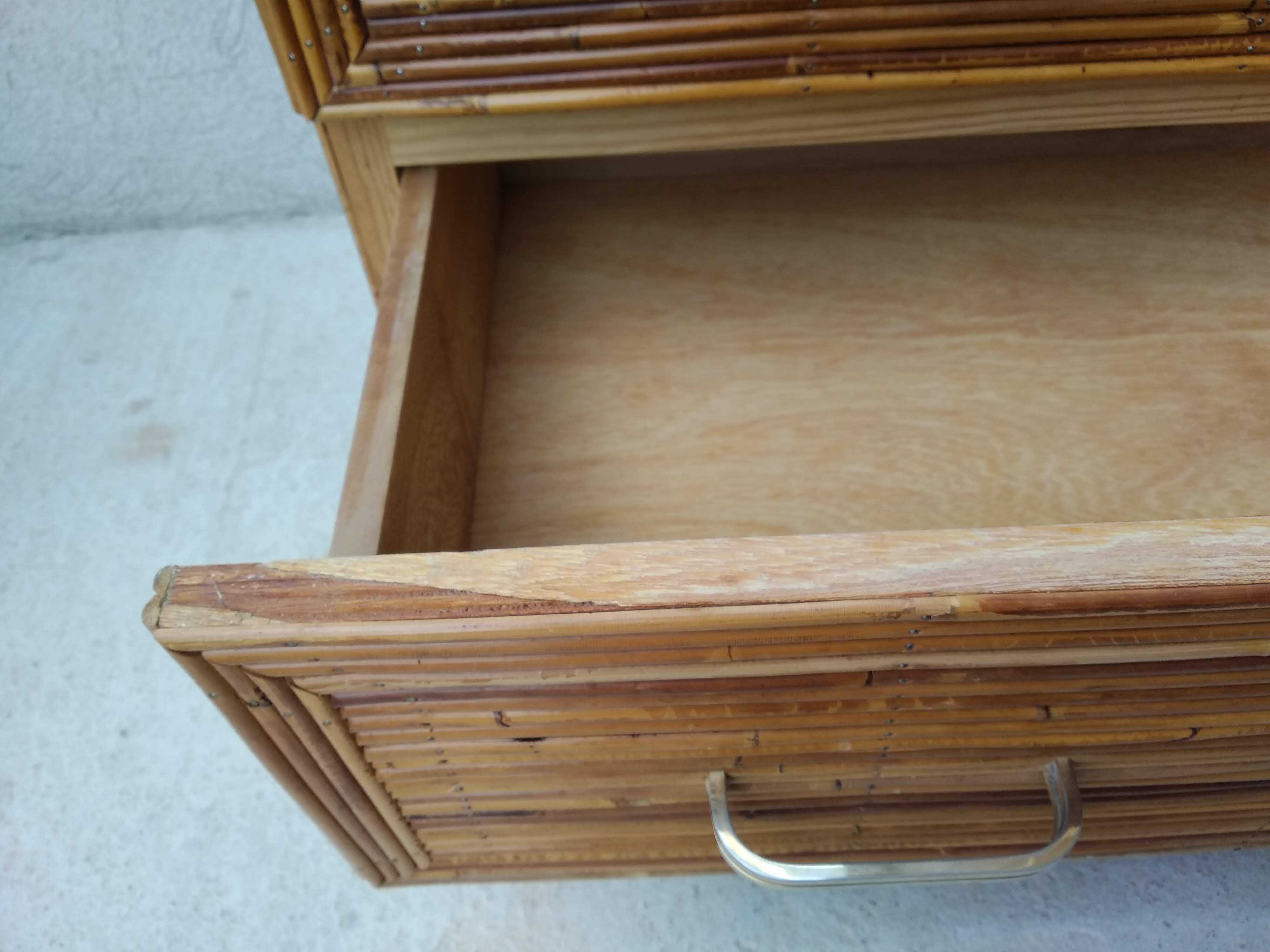 Commode en rotin vintage