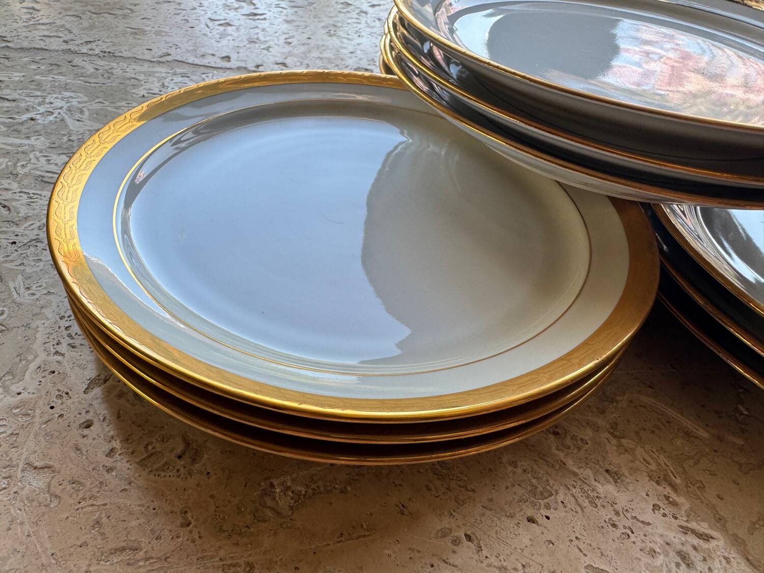 12 Saint-Amand porcelain dessert plates