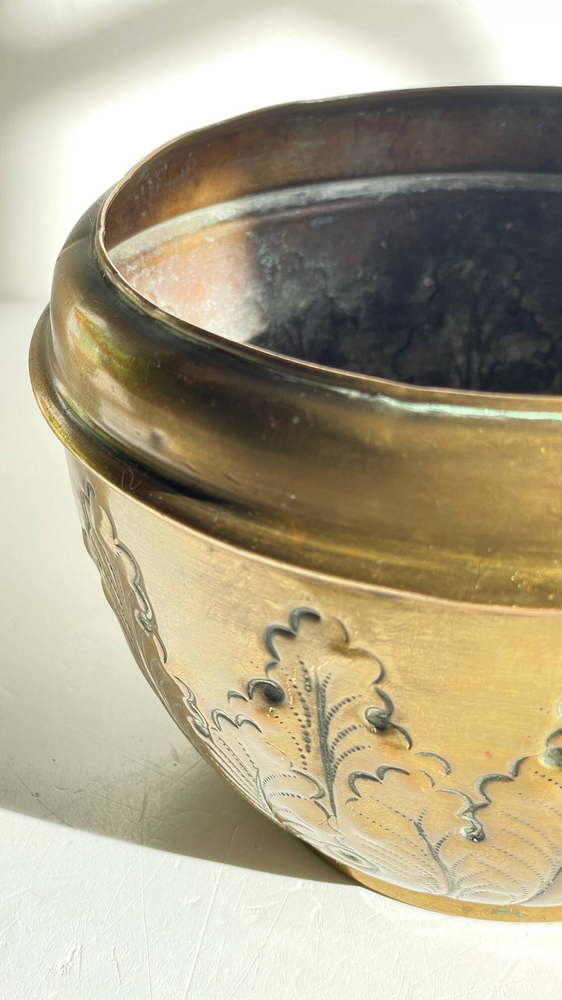 Art nouveau floral decor planter