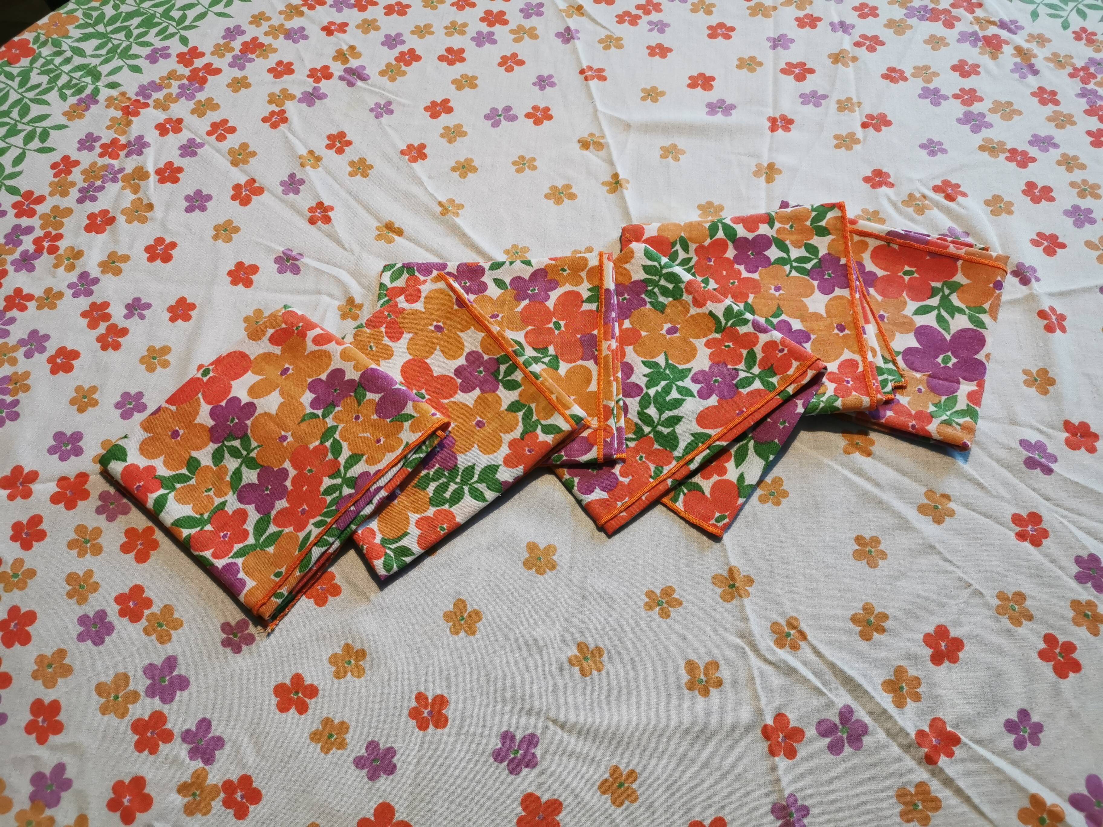 Lot de nappe et 6 serviettes de table vintage
