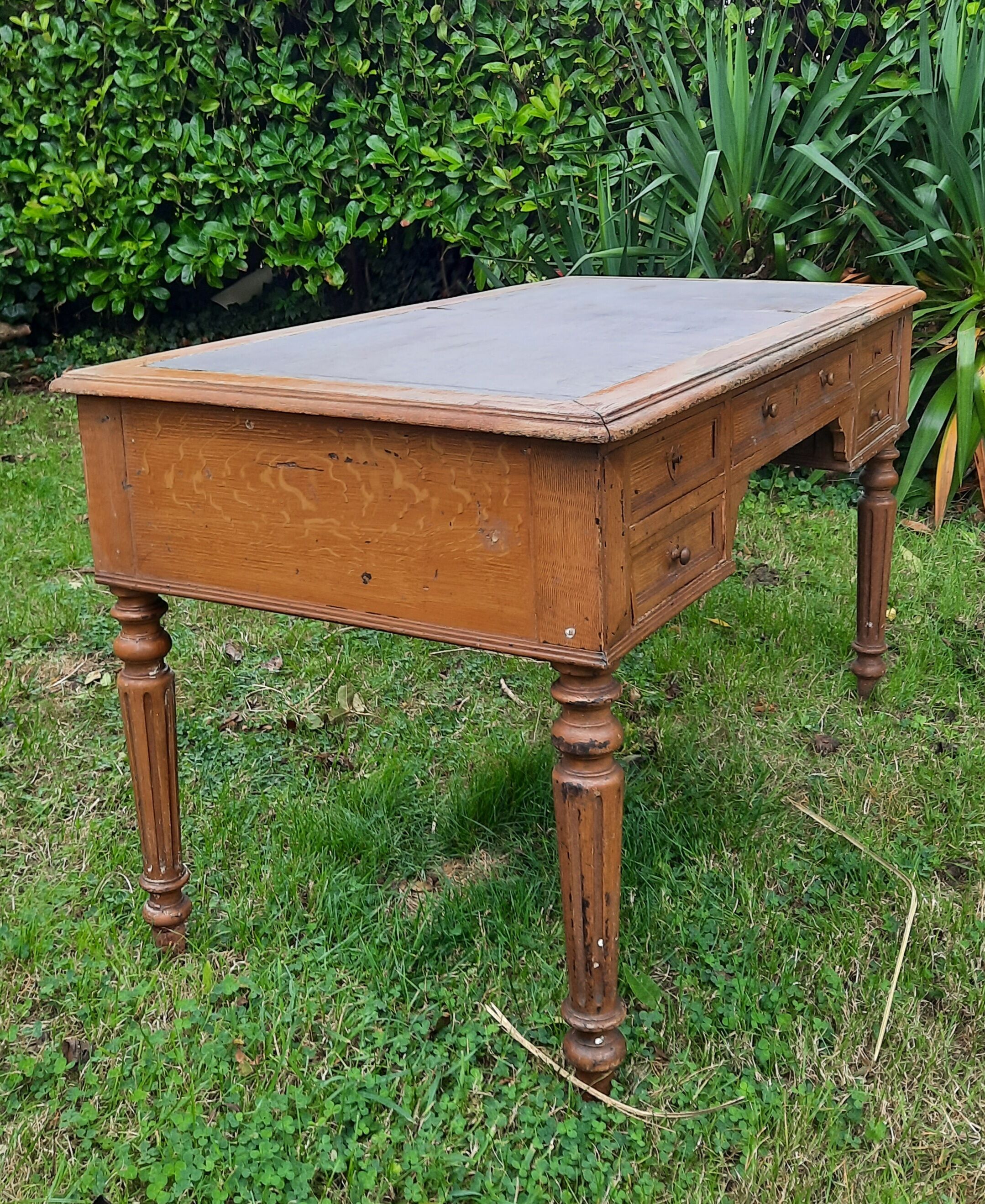 Burreau flat louis XV I style