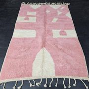 Beni Mrirt rug, handmade in traditional style, size 140 x 260 cm.