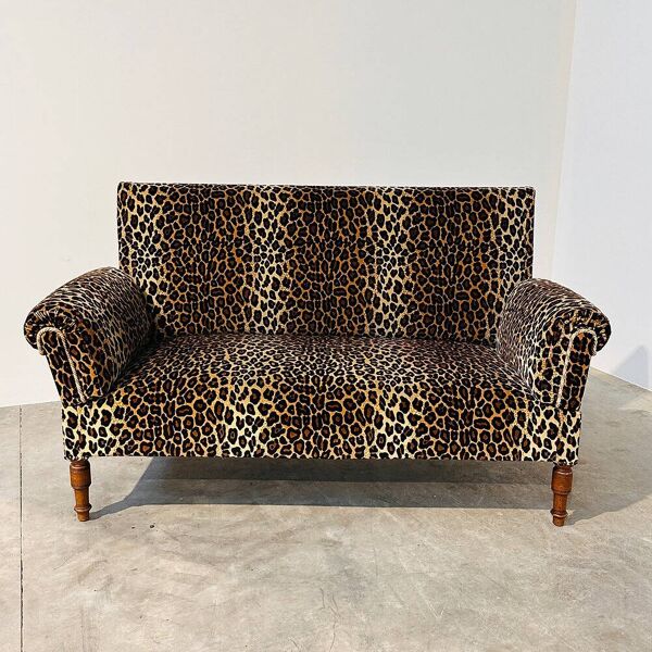 Sofa vintage en velours léopard / sofa mural avec accoudoirs rabattables, France.