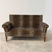 Sofa vintage en velours léopard / sofa mural avec accoudoirs rabattables, France.