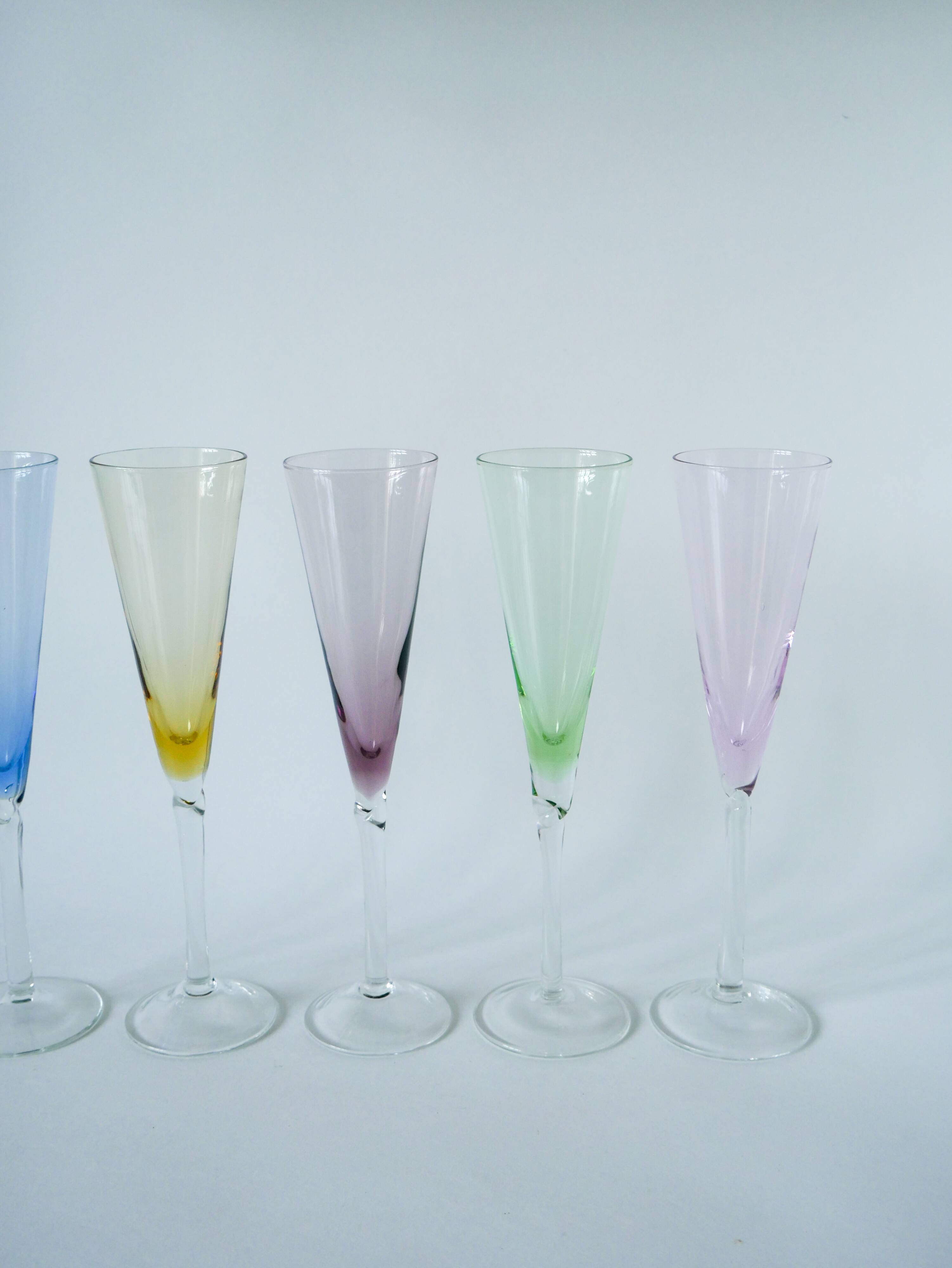 set of 5 colored glass champagne flutes Design 1970