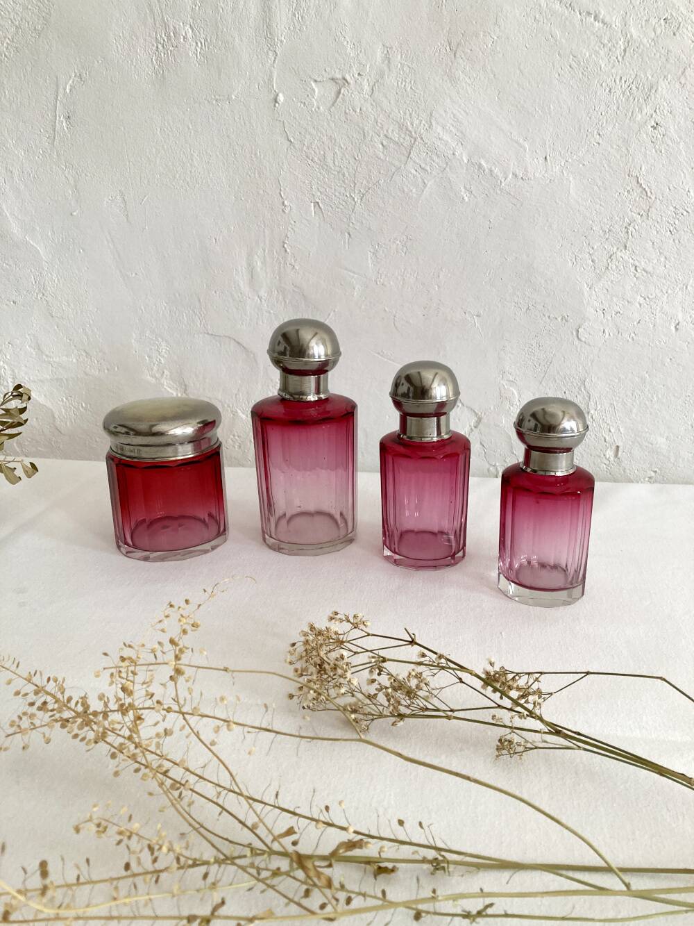 Set / Toiletries / Pink crystal bottles, 1920s