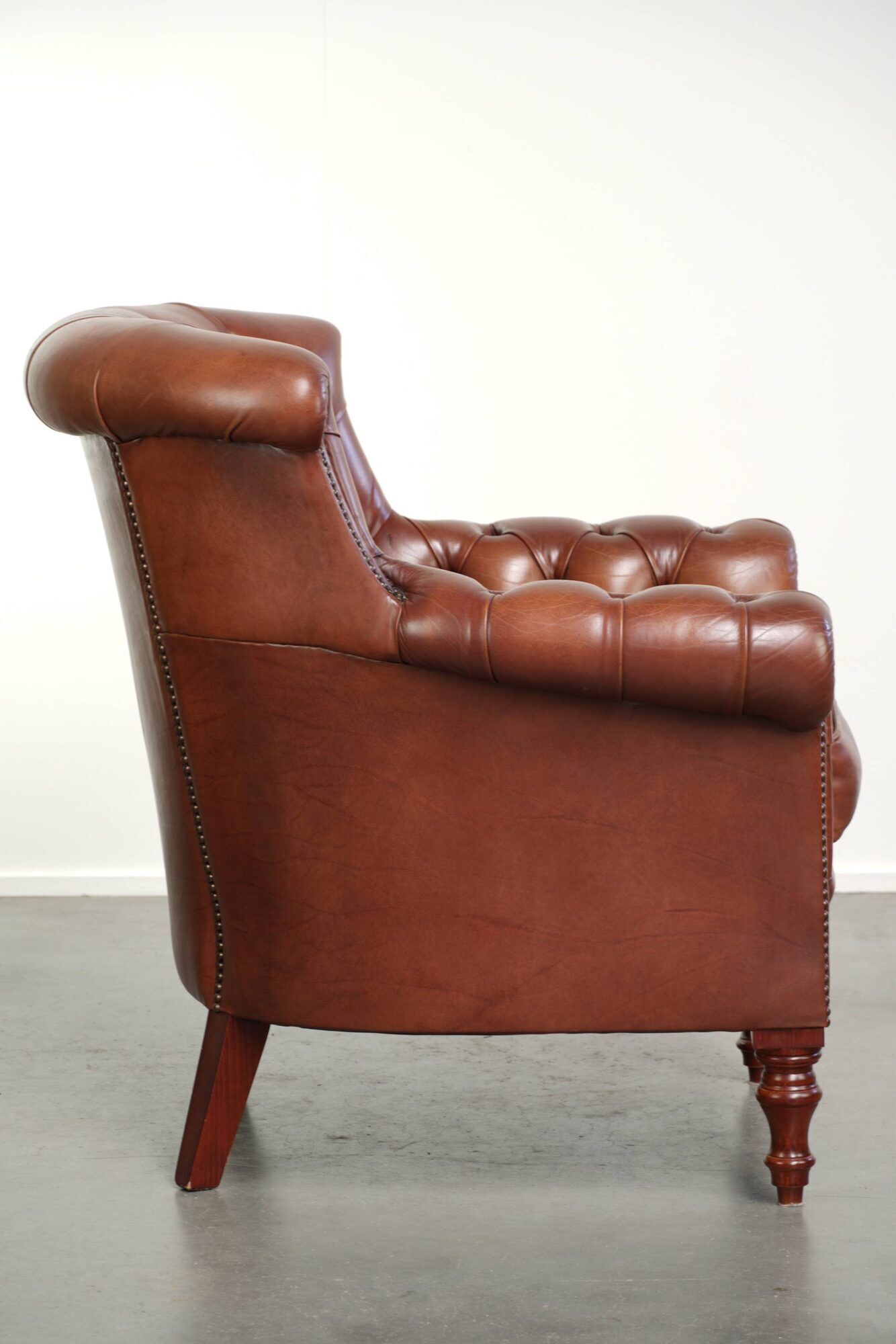 Cognac-coloured cow leather Chesterfield armchair in English style