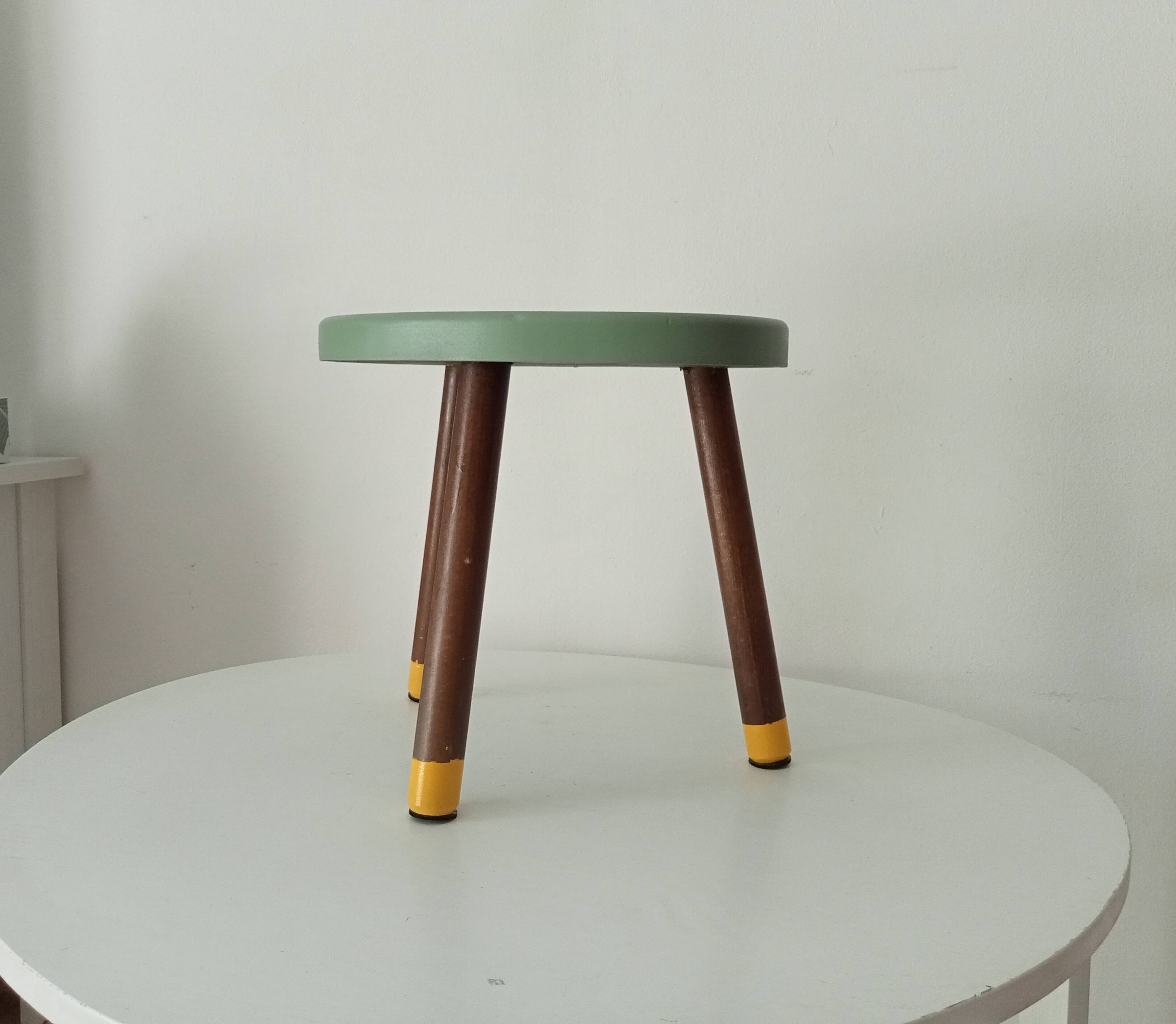 Vintage tripod bean stool from the 60s/70s