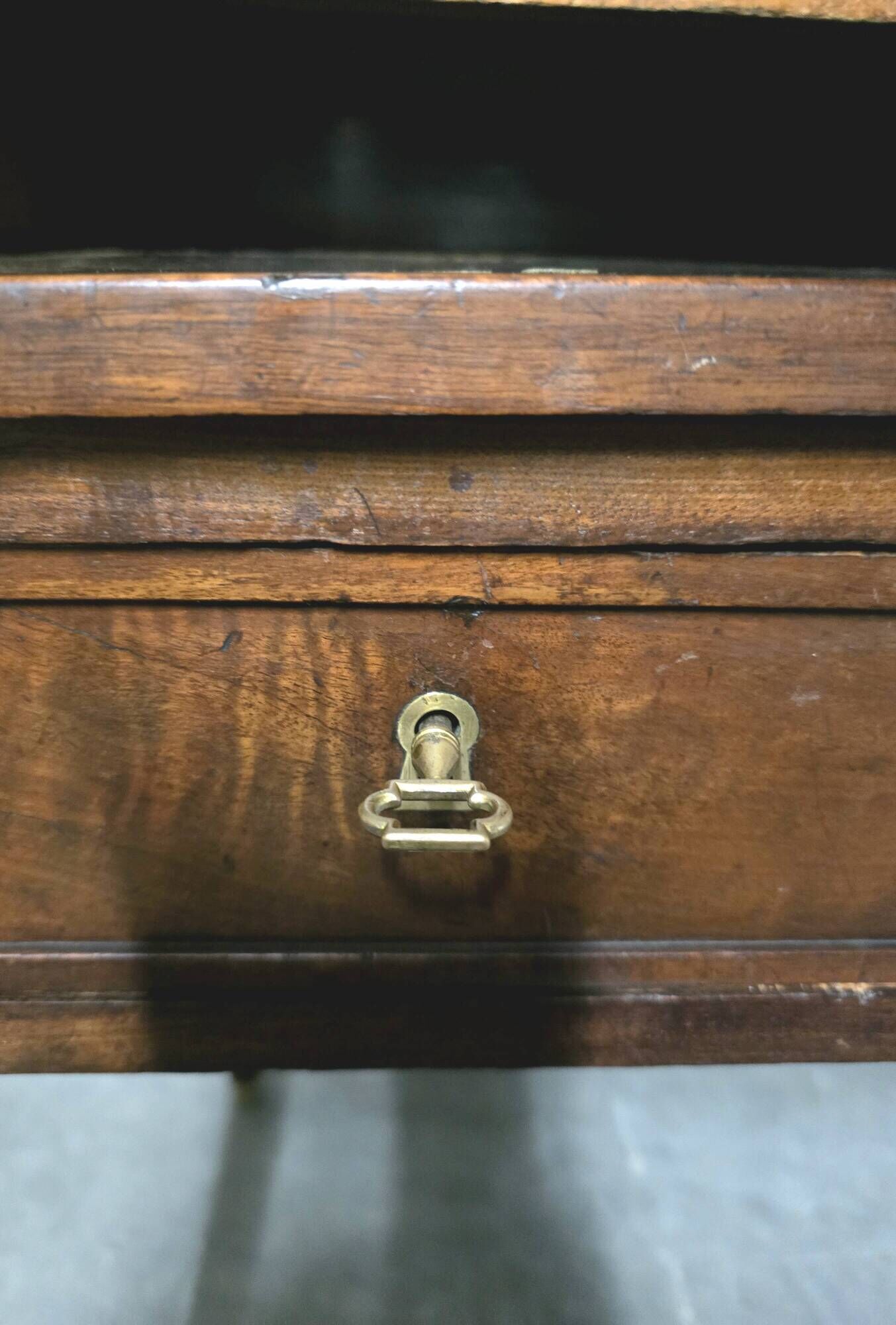 Cylinder desk in mahogany and mahogany veneer, Louis XVI style, 19th century.