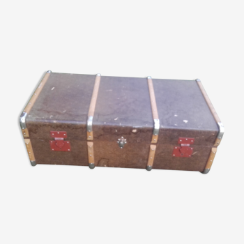 Wooden travel trunk