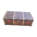 Wooden travel trunk