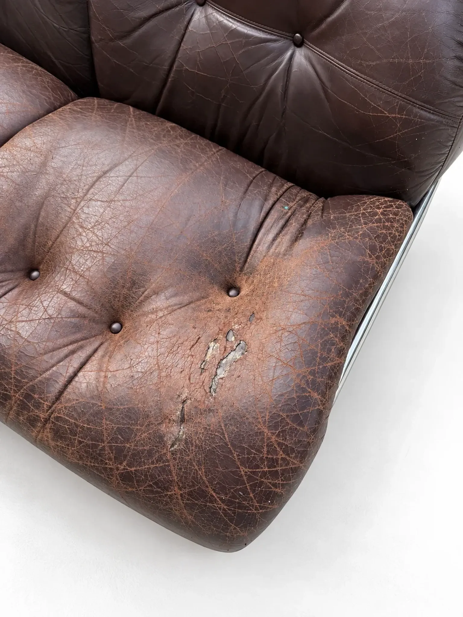 Canapé en cuir marron et chrome, années 1970