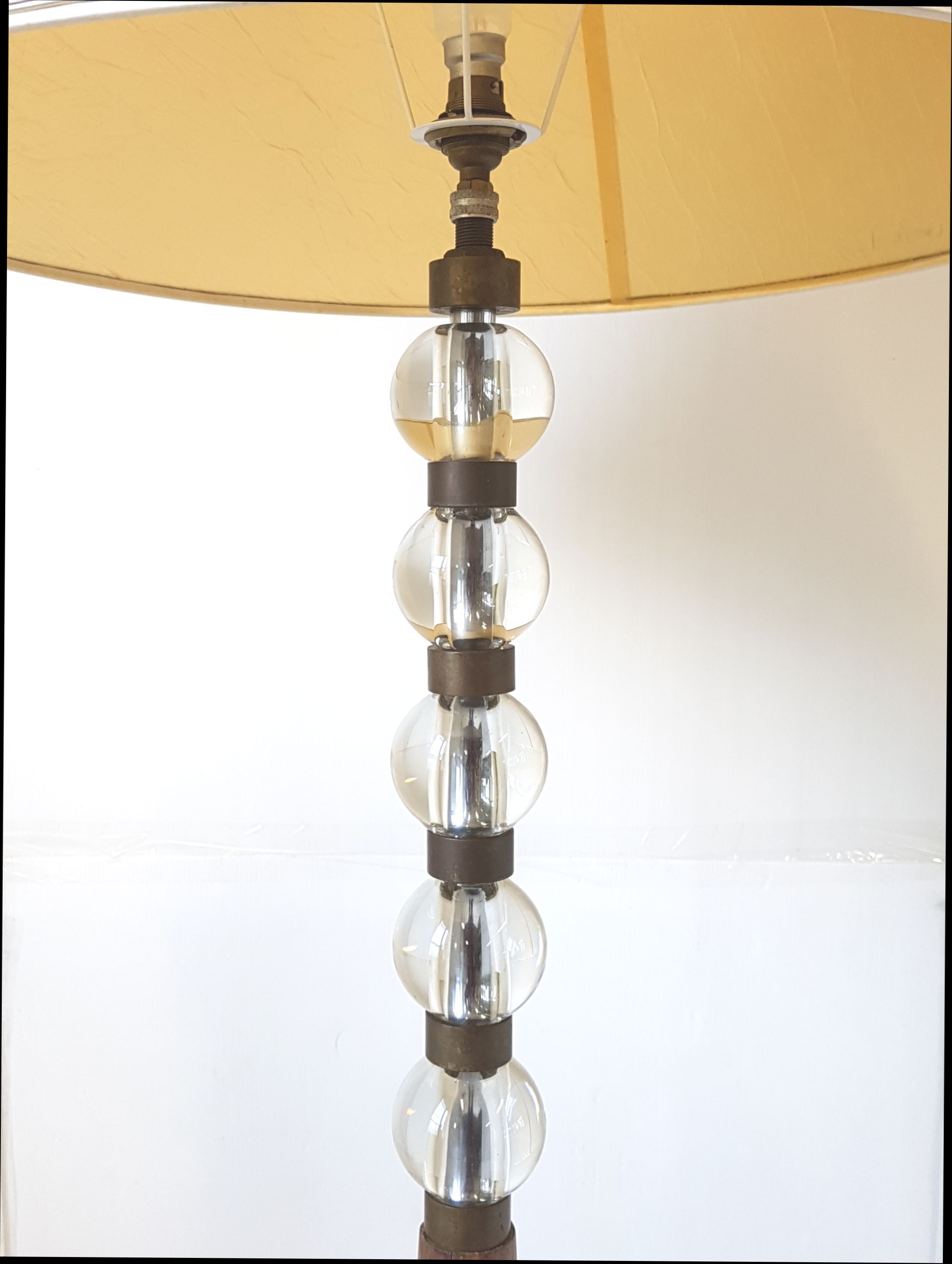Art deco floor lamp in oak and glass