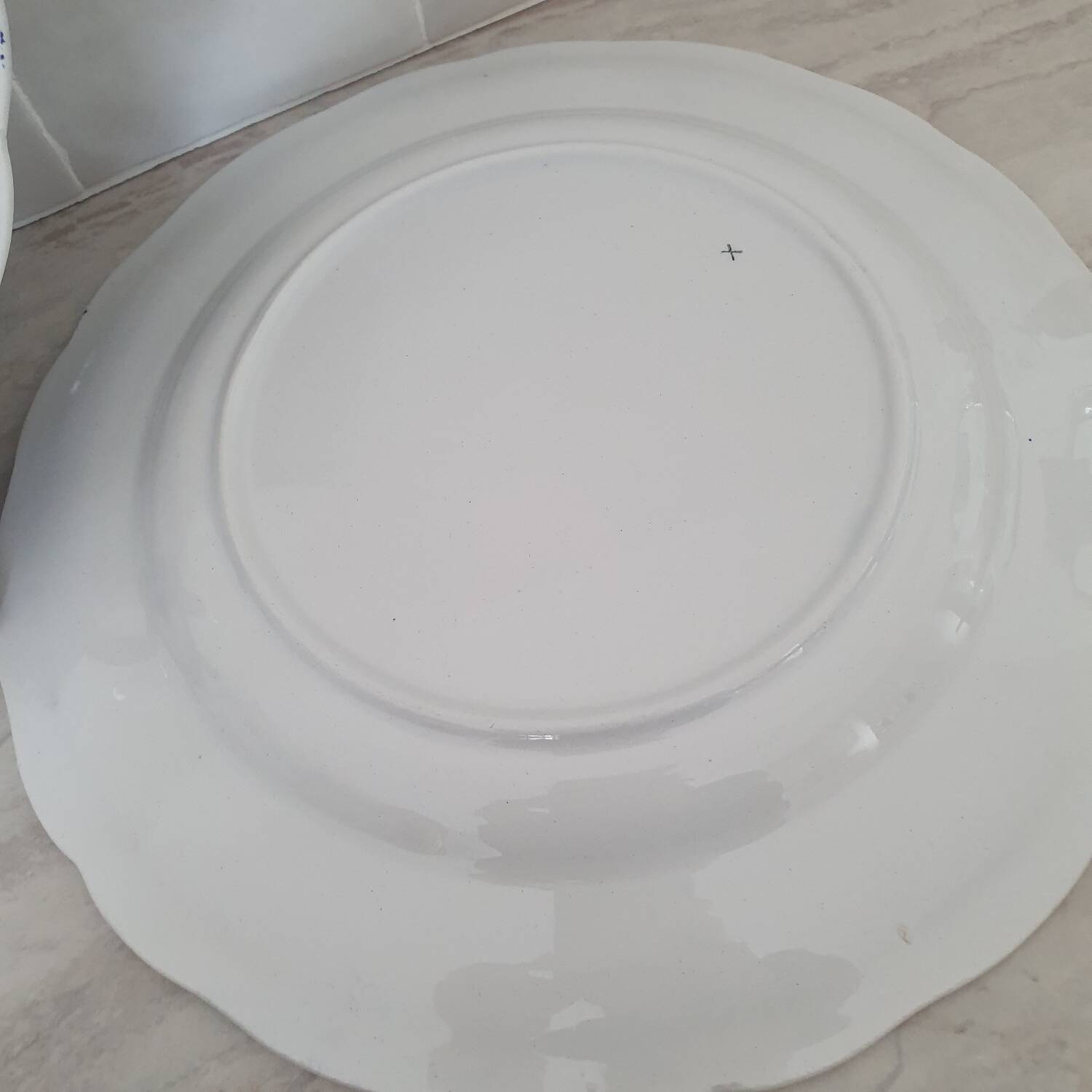 4 earthenware plates with floral and pastoral scene motif