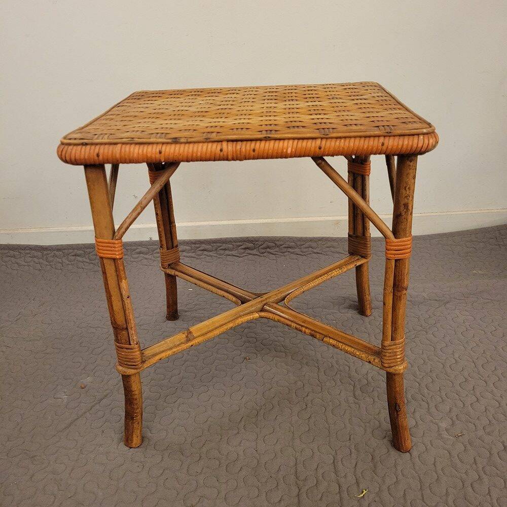 Petite table basse rotin