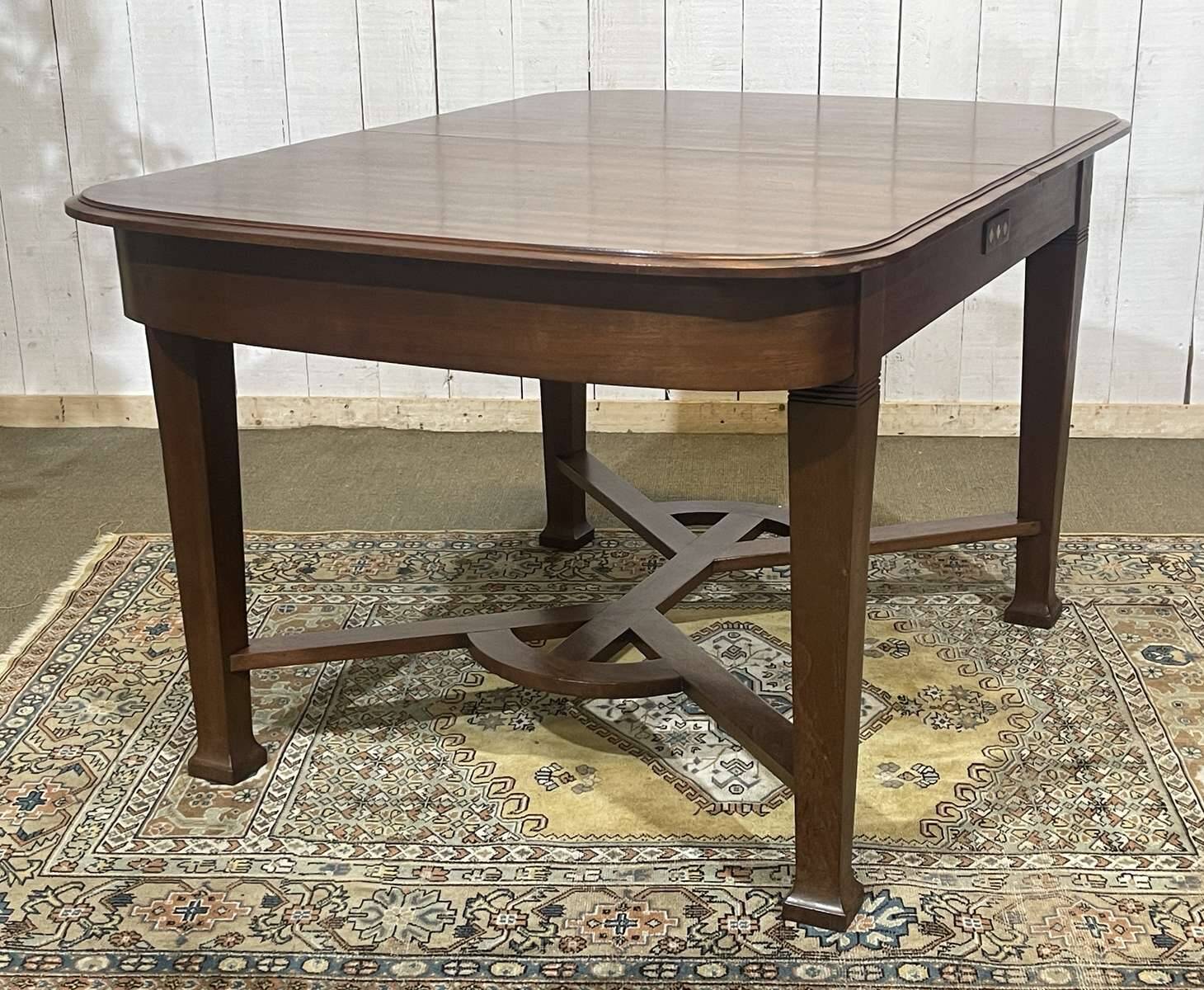 Art Nouveau dining table in mahogany in the style of Gustave Serrurier-Bovy.