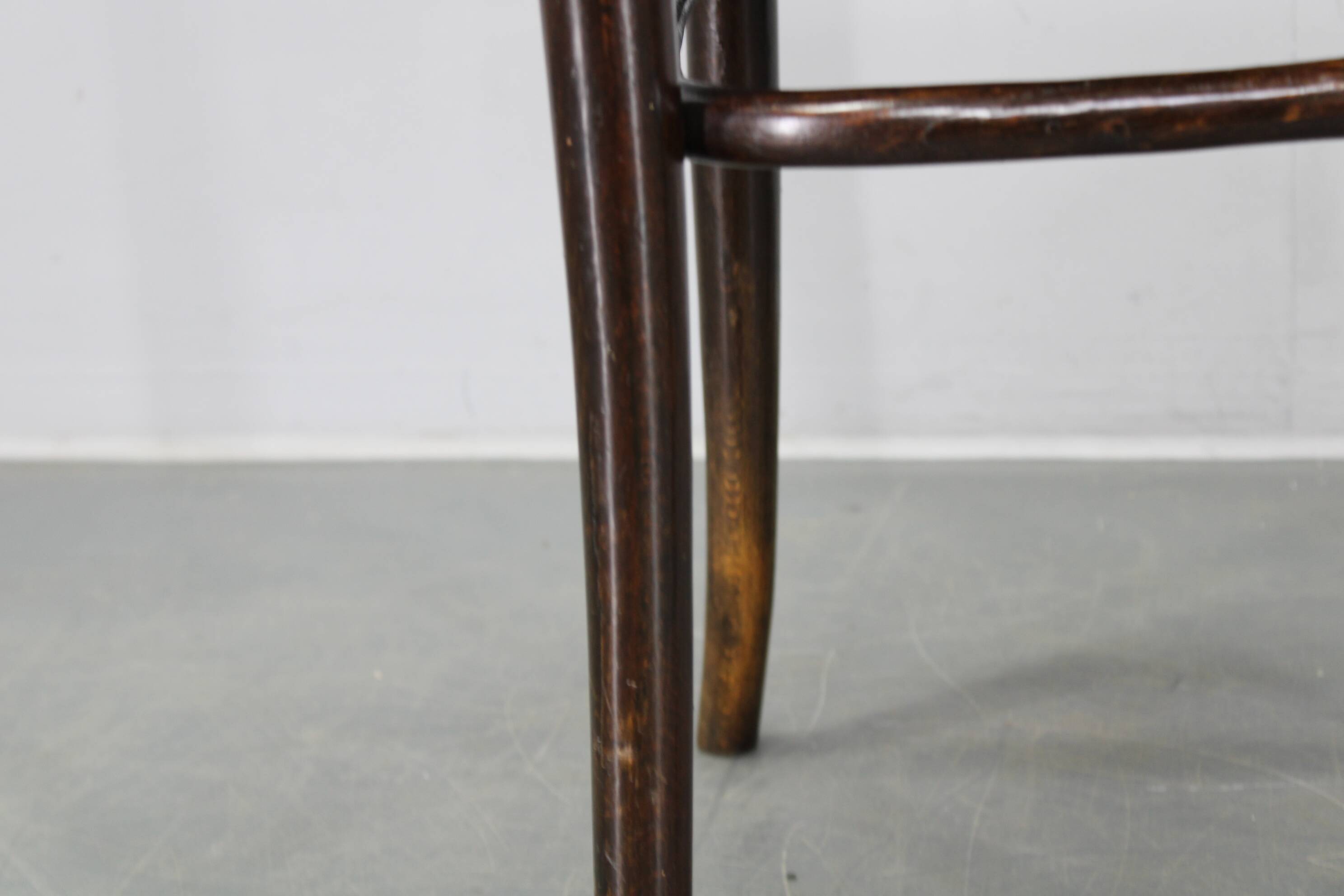 Pair of Thonet Art Nouveau bentwood chairs, Czechoslovakia, 1920s