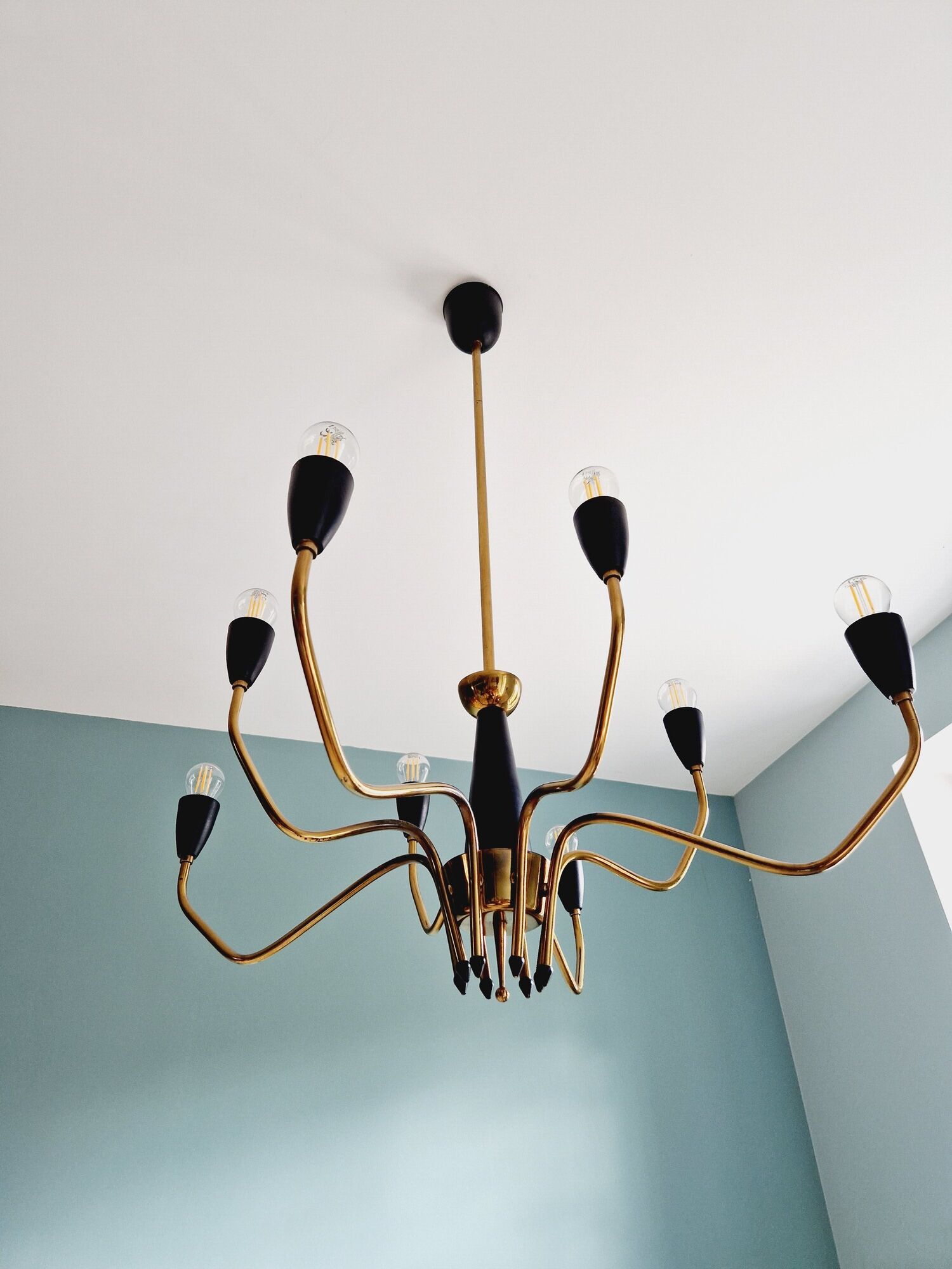 Spider chandelier in brass and black lacquered metal Italian design 1950s