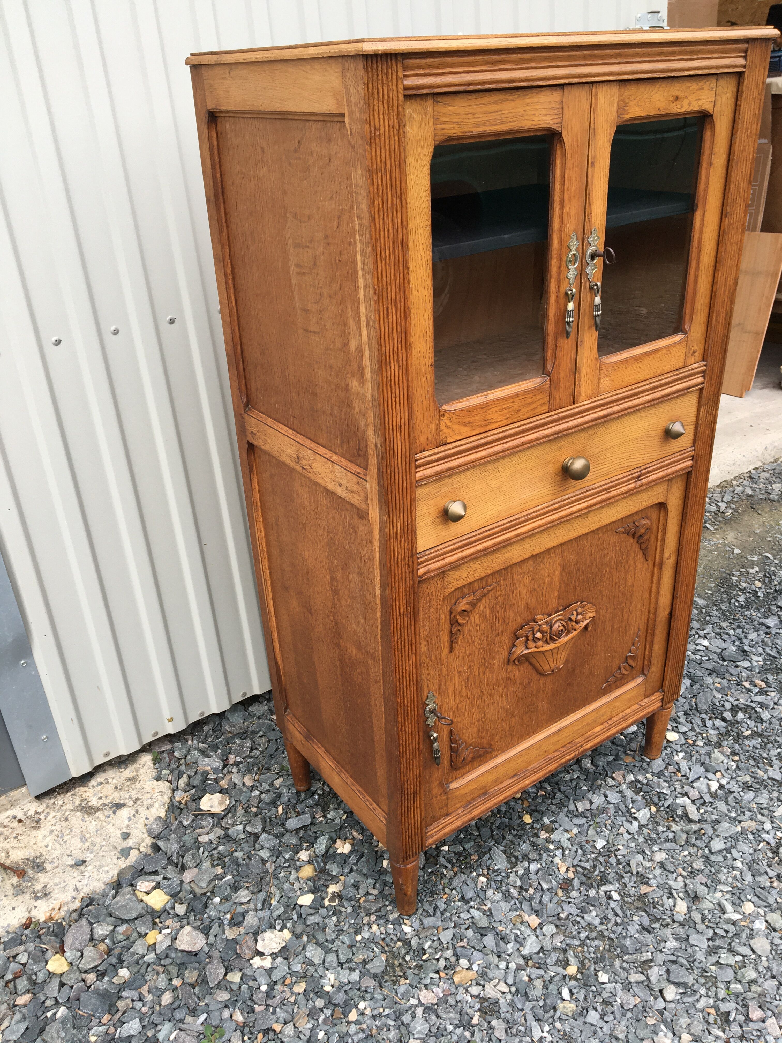 Showcase cabinet from 1920