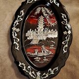 Marquetes lacquer dish with mother-of-pearl inlays figuring 3 characters on a boat in front of a temple.