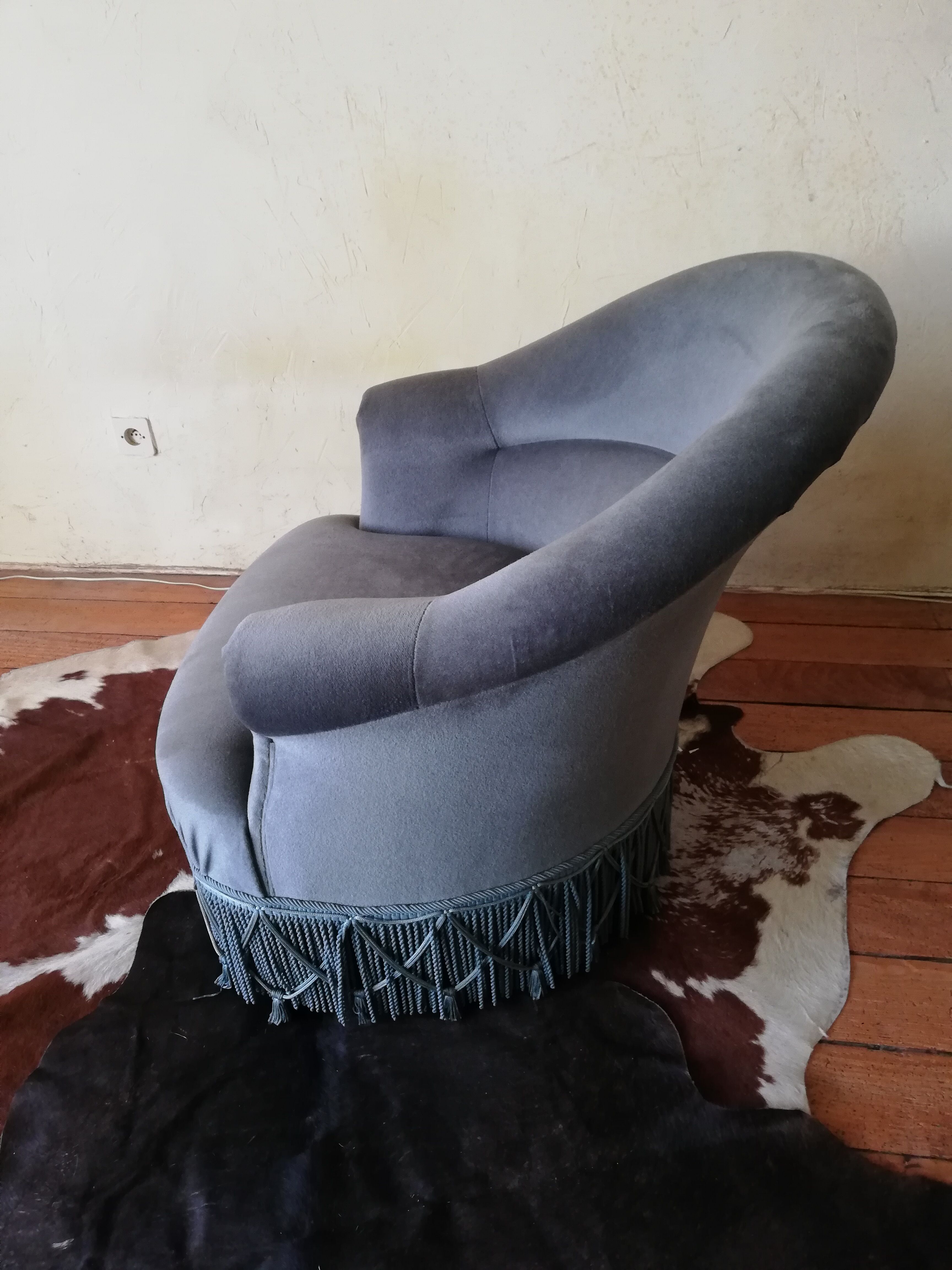 Chair toad blue fabric and fringe