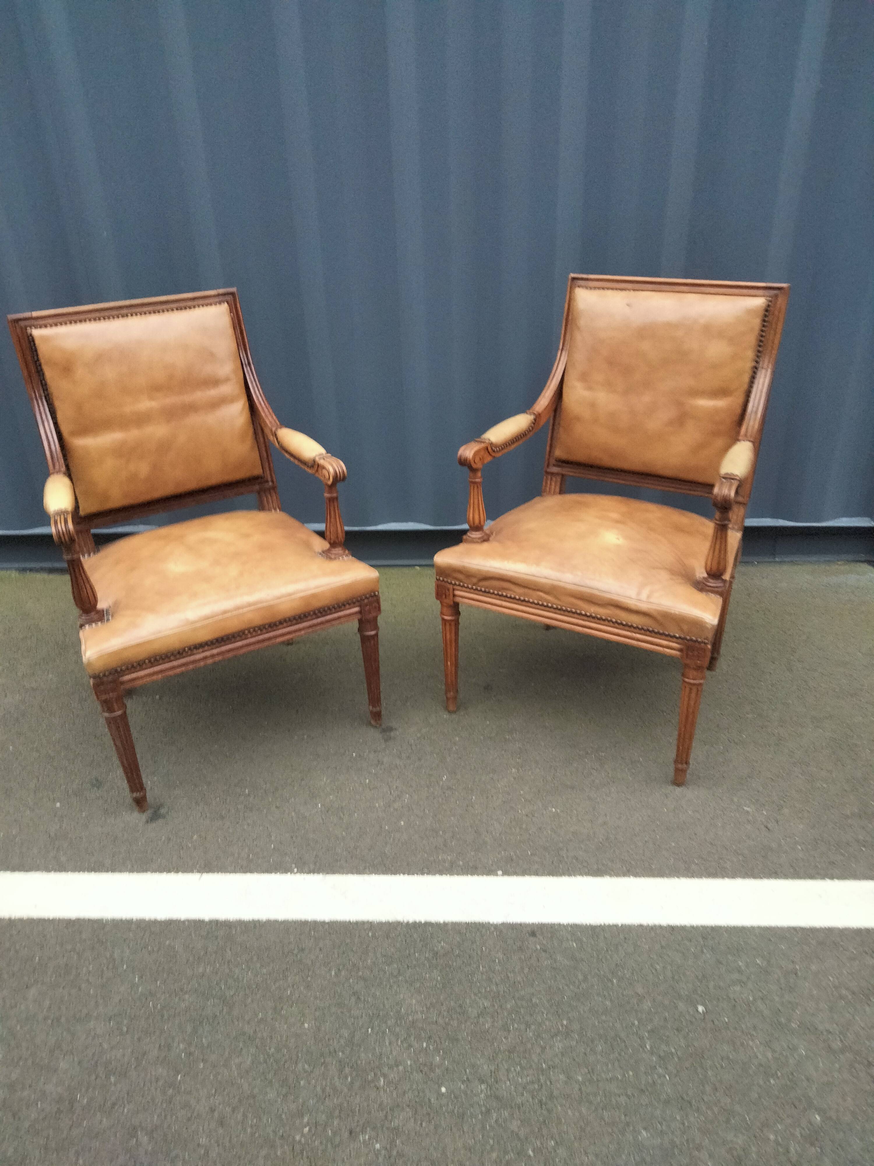 Paire de fauteuils anciens style Louis XVl