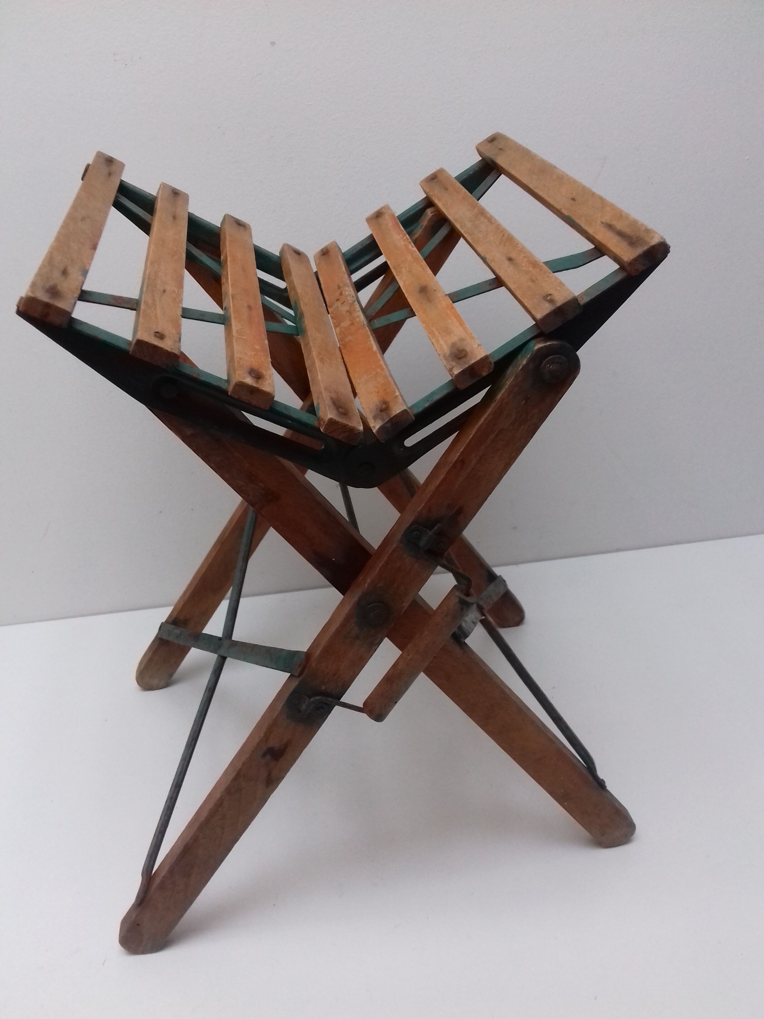 Wooden folding stool "eureka"