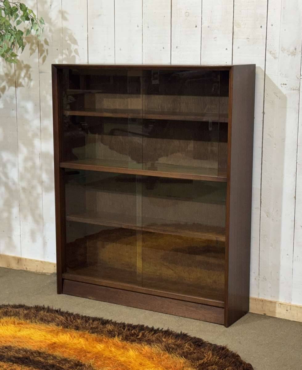 1970s English display cabinet in mahogany