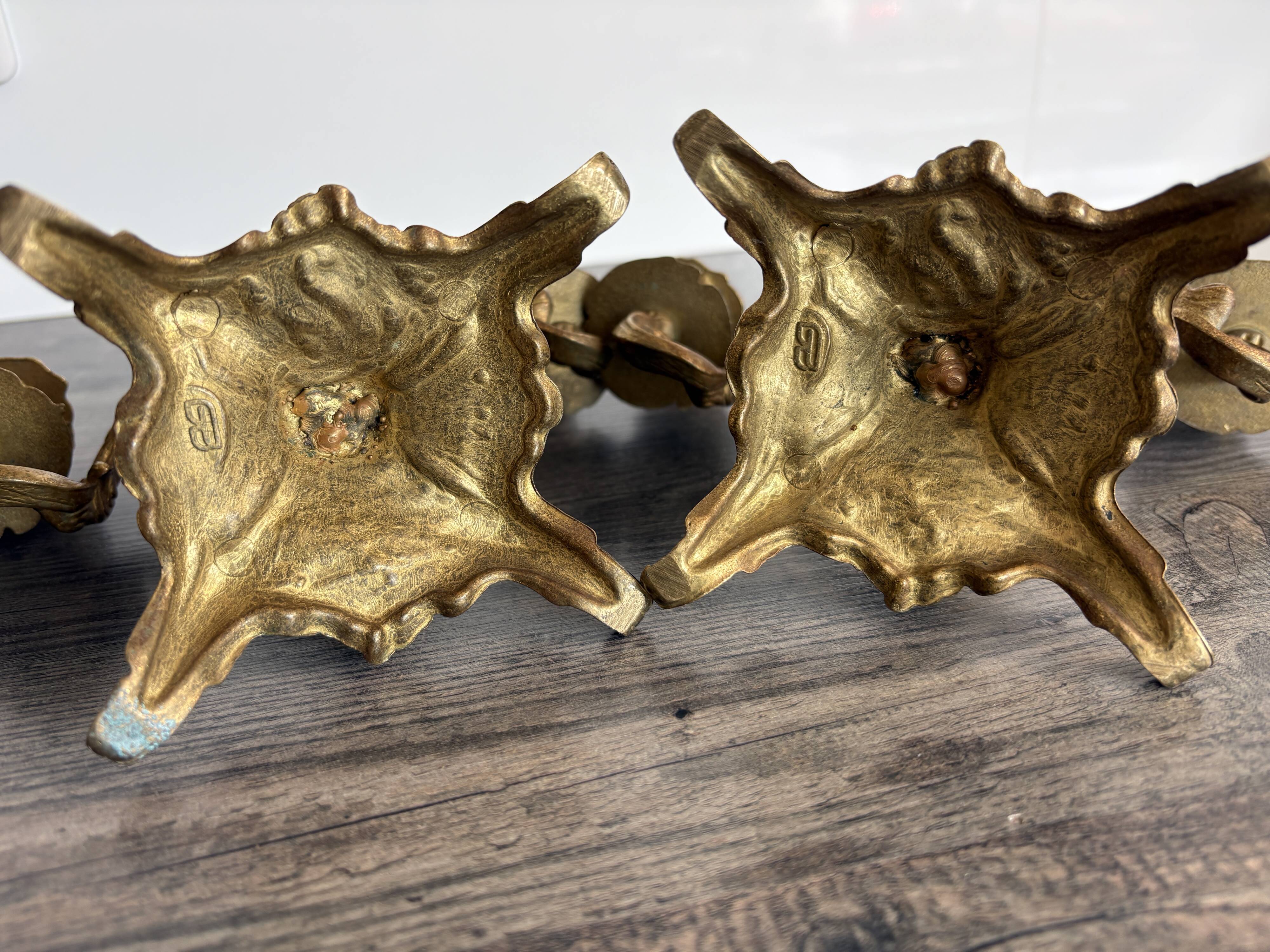 Paire de grands bougeoirs vintage en bronze doré signés Charles Boulanger