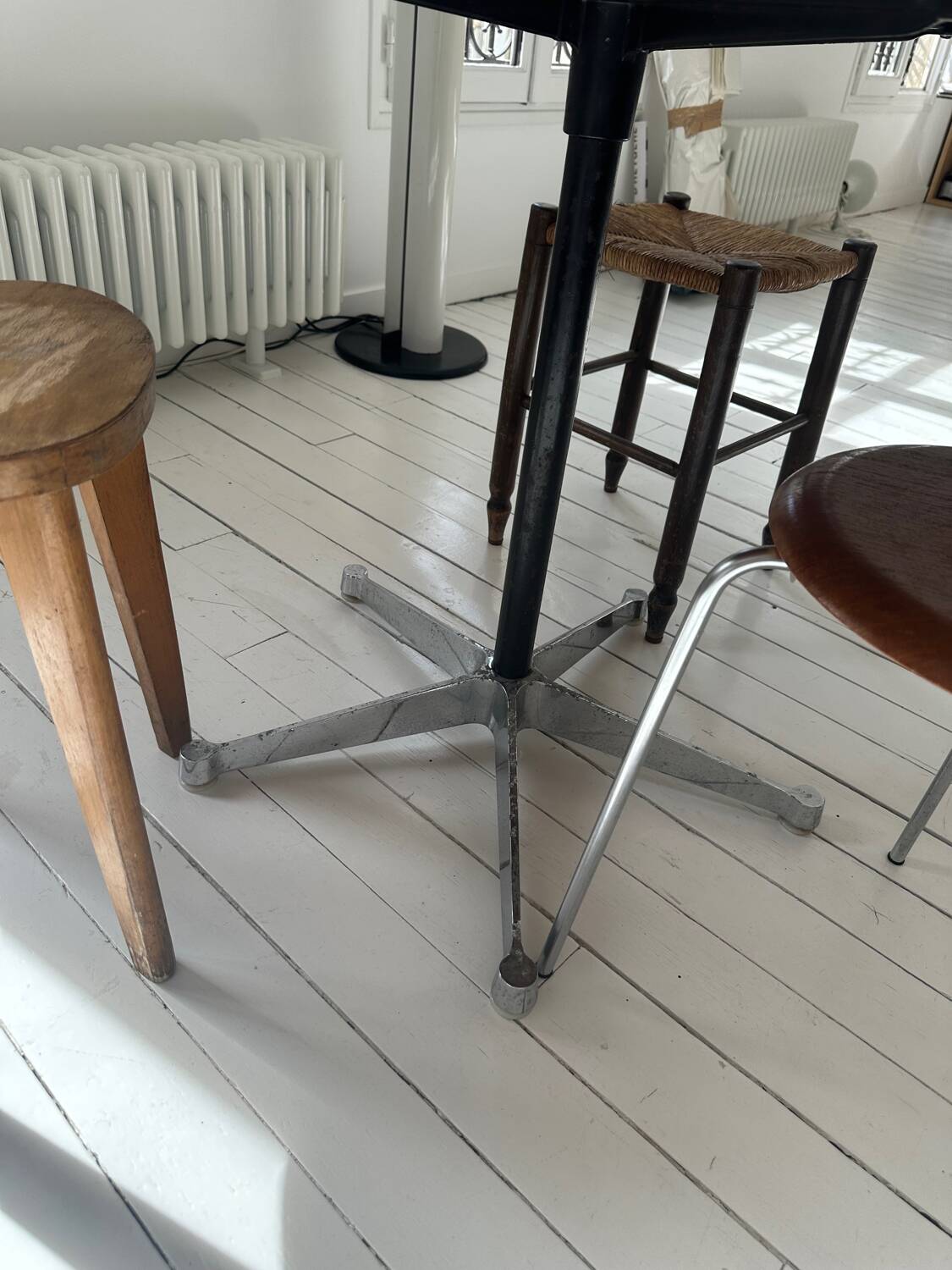 Eames round table for Herman Miller / Vitra – 1970s