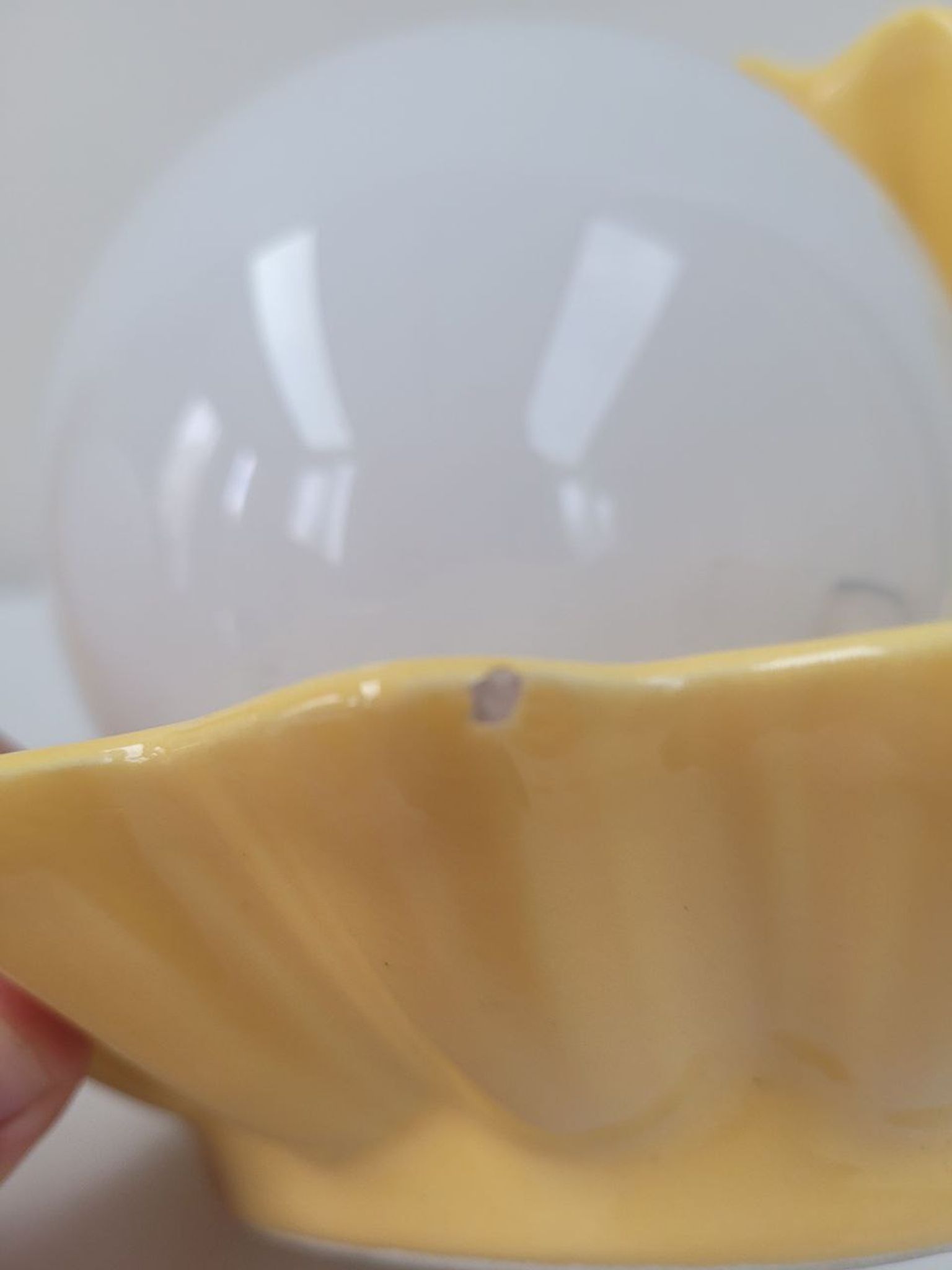 Lampe vintage coquillage en céramique jaune années 70