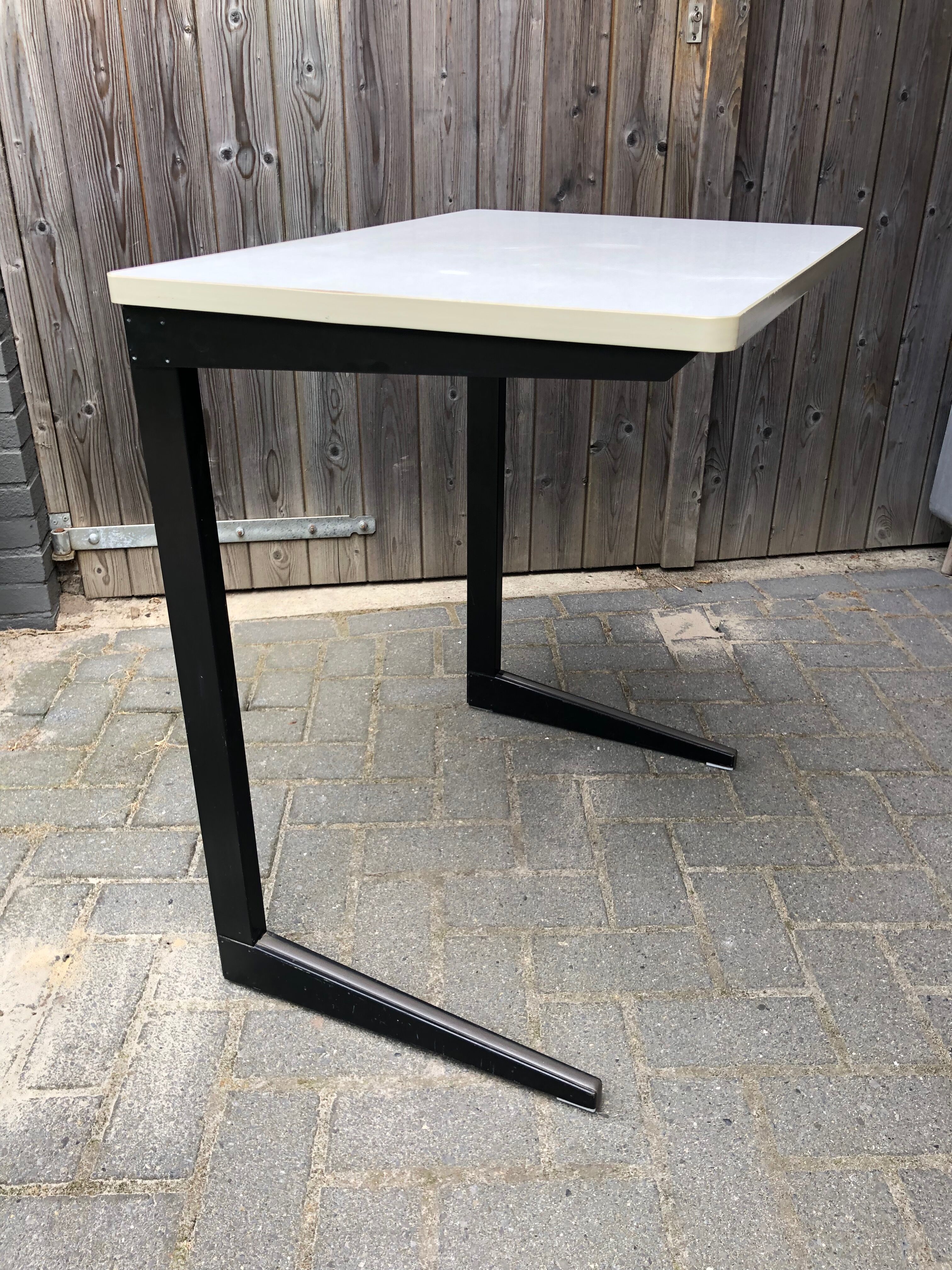 Desk and chair by Friso Kramer Ahrend de Cirkel Result