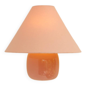 Applique vintage IKEA des années 80. Une lampe murale classique semi-ronde en rose.