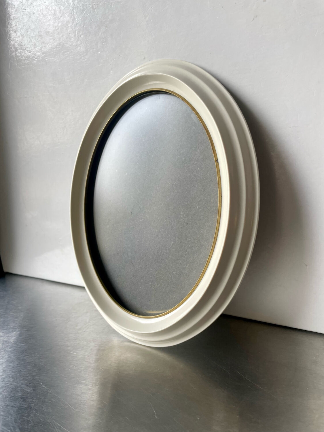 Oval bakelite vintage frame