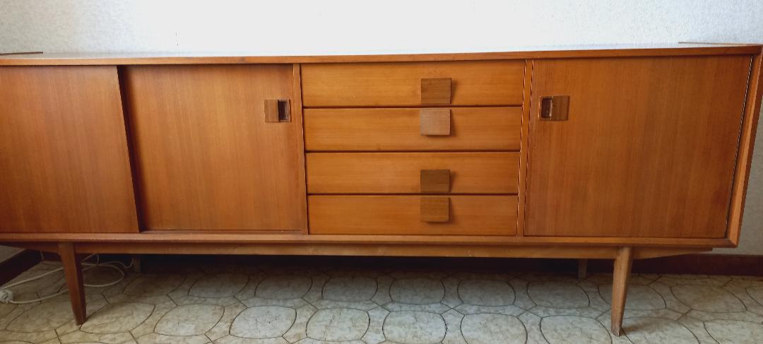 Oiled solid teak buffet, 2.30m long, 0.86m high, 0.48m deep,