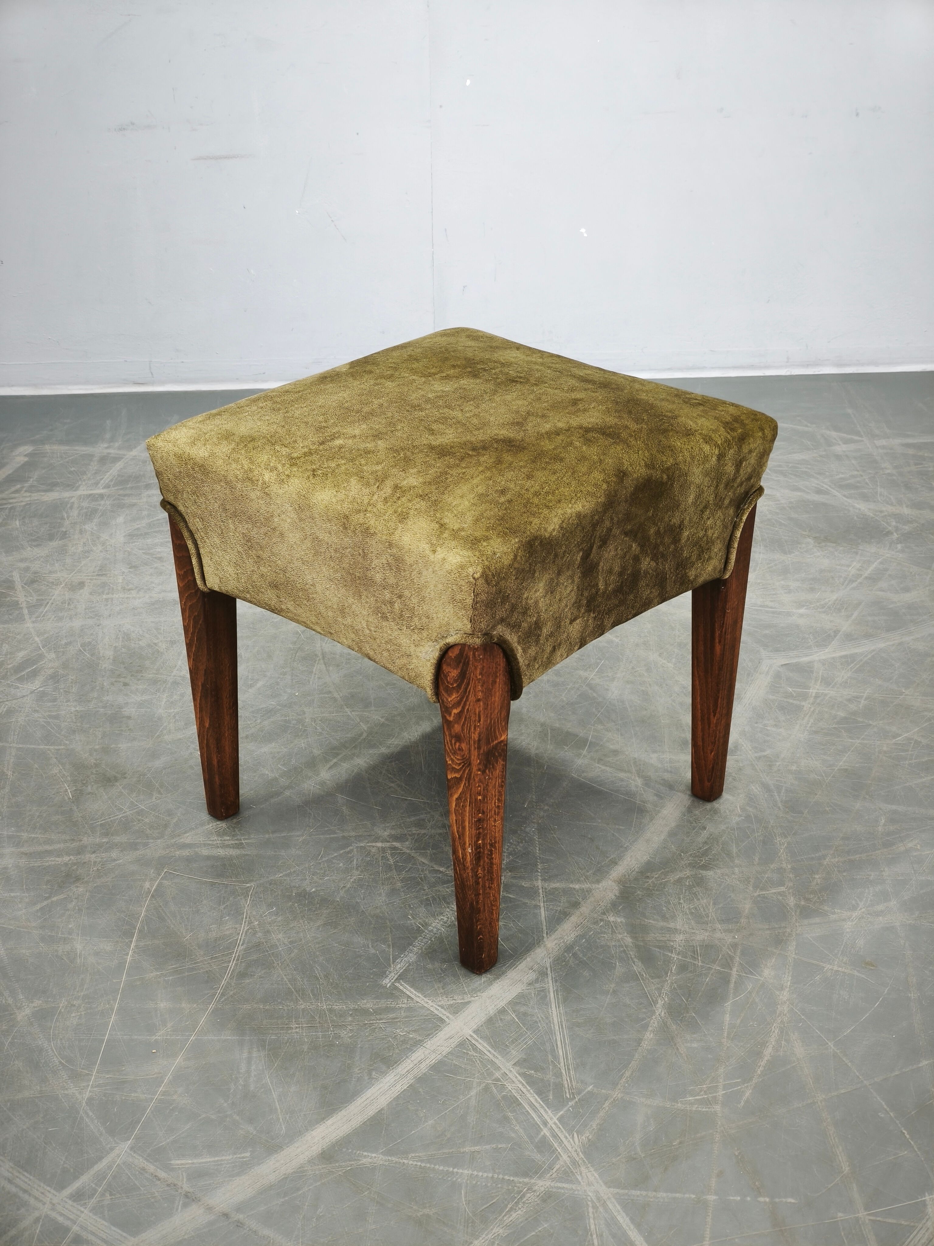 Art Deco Beech Wood Stool, Czechoslovakia, 1930s