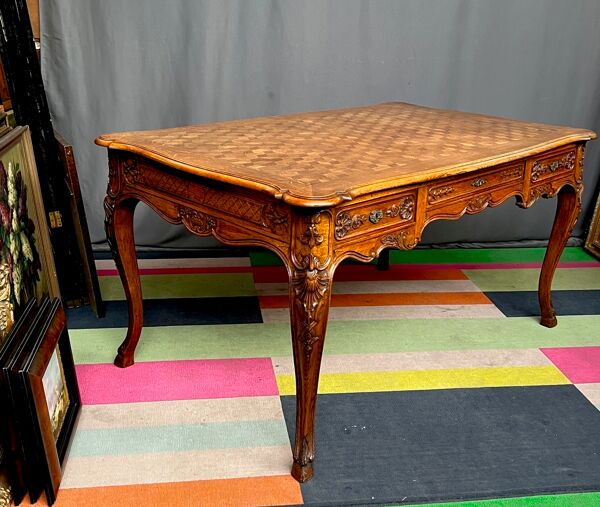 Bureau liégeois en chêne sculpté style Régence