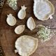 Lot de plats vintage en nacre et laiton
