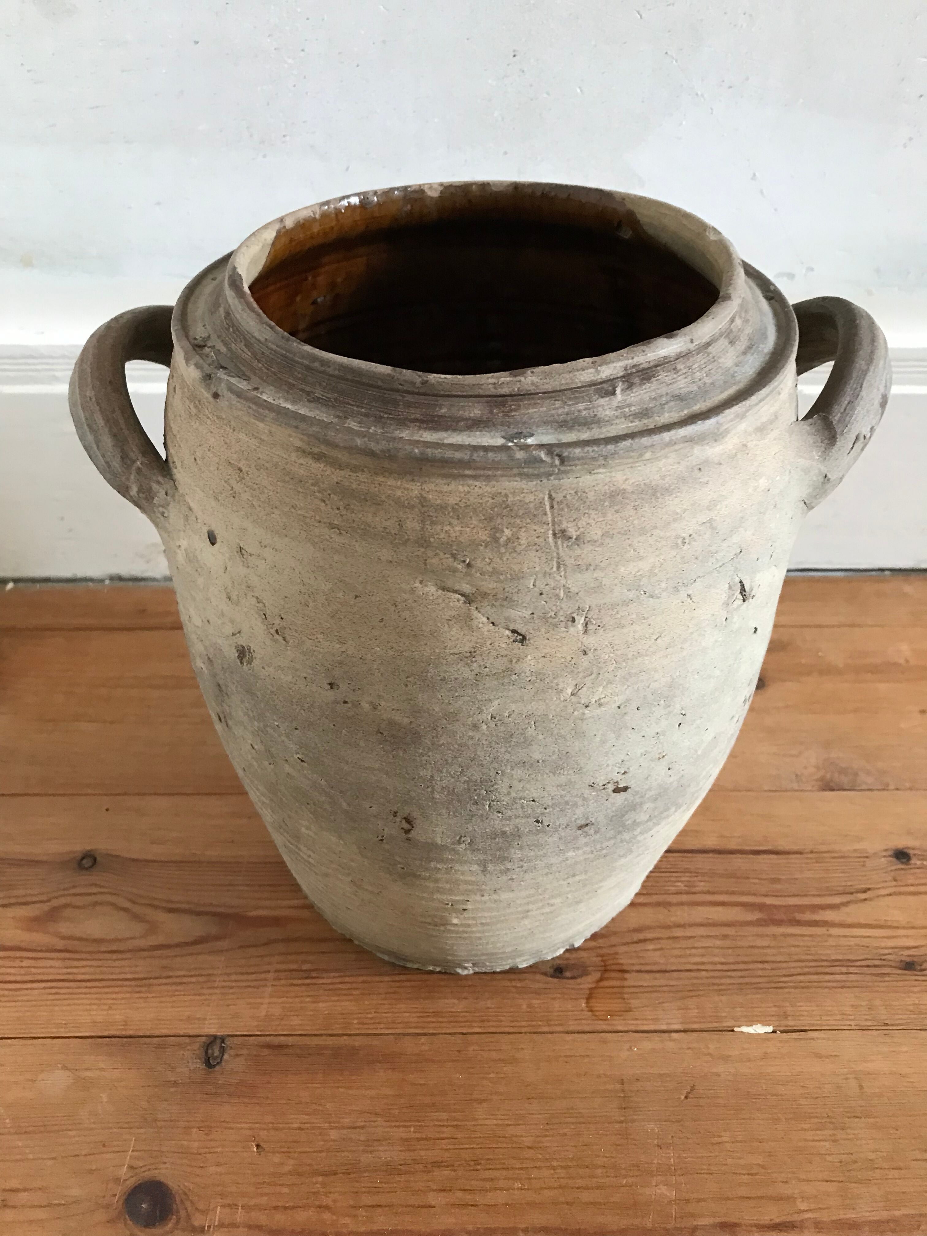 Raw stoneware pot