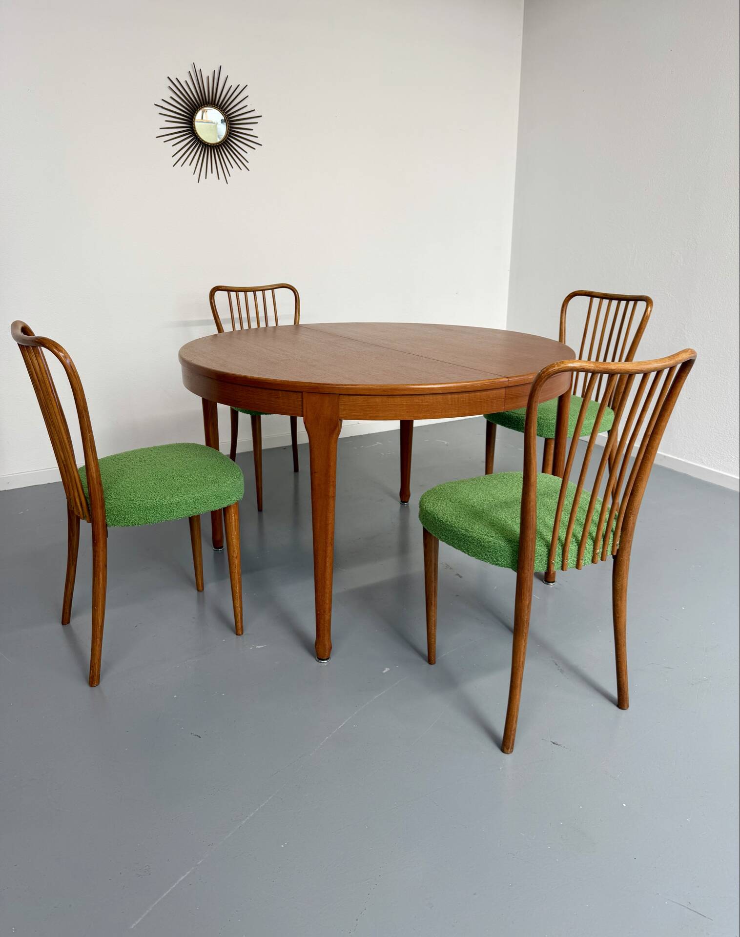 Extendable round teak table French design TV furniture Paris 1960