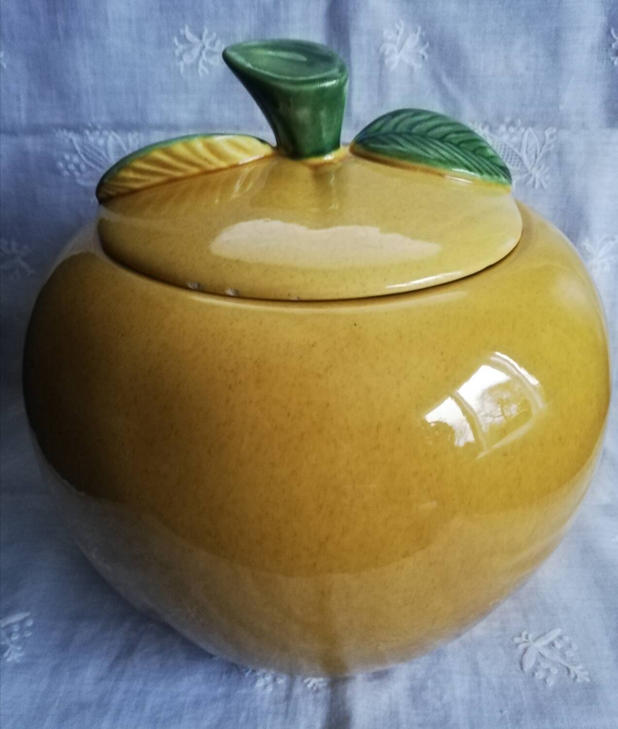 Ceramic salad bowl tureen